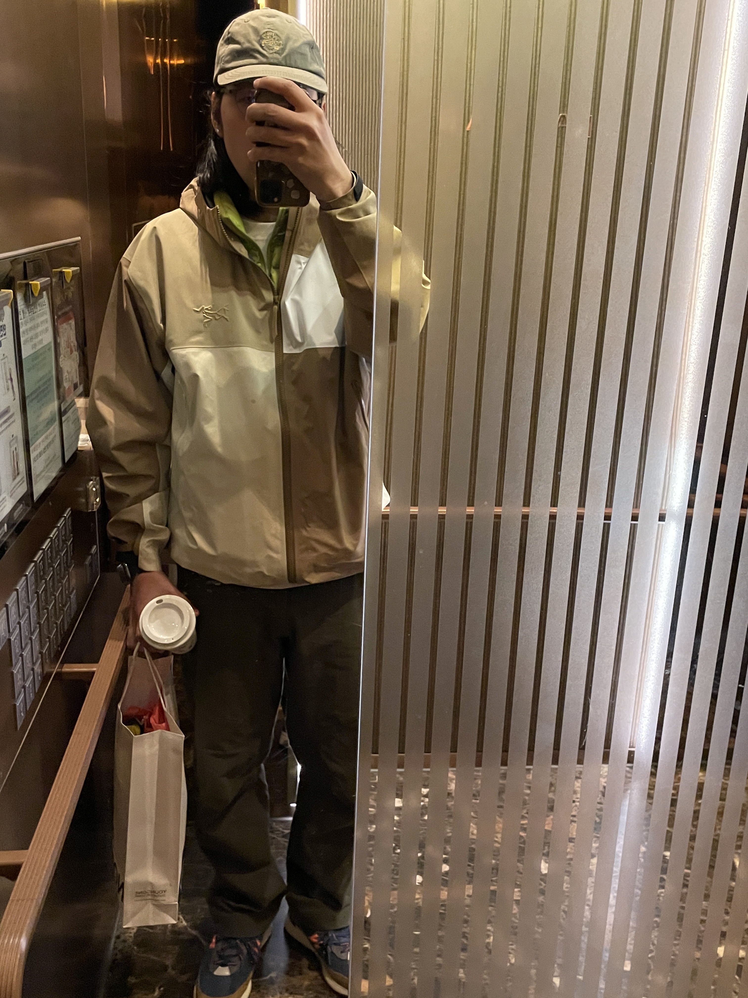 Arc'teryx x Beams Beta Jacket Nagomi, New Balance x J.Crew 992 Made in USA New York 착용 스타일
