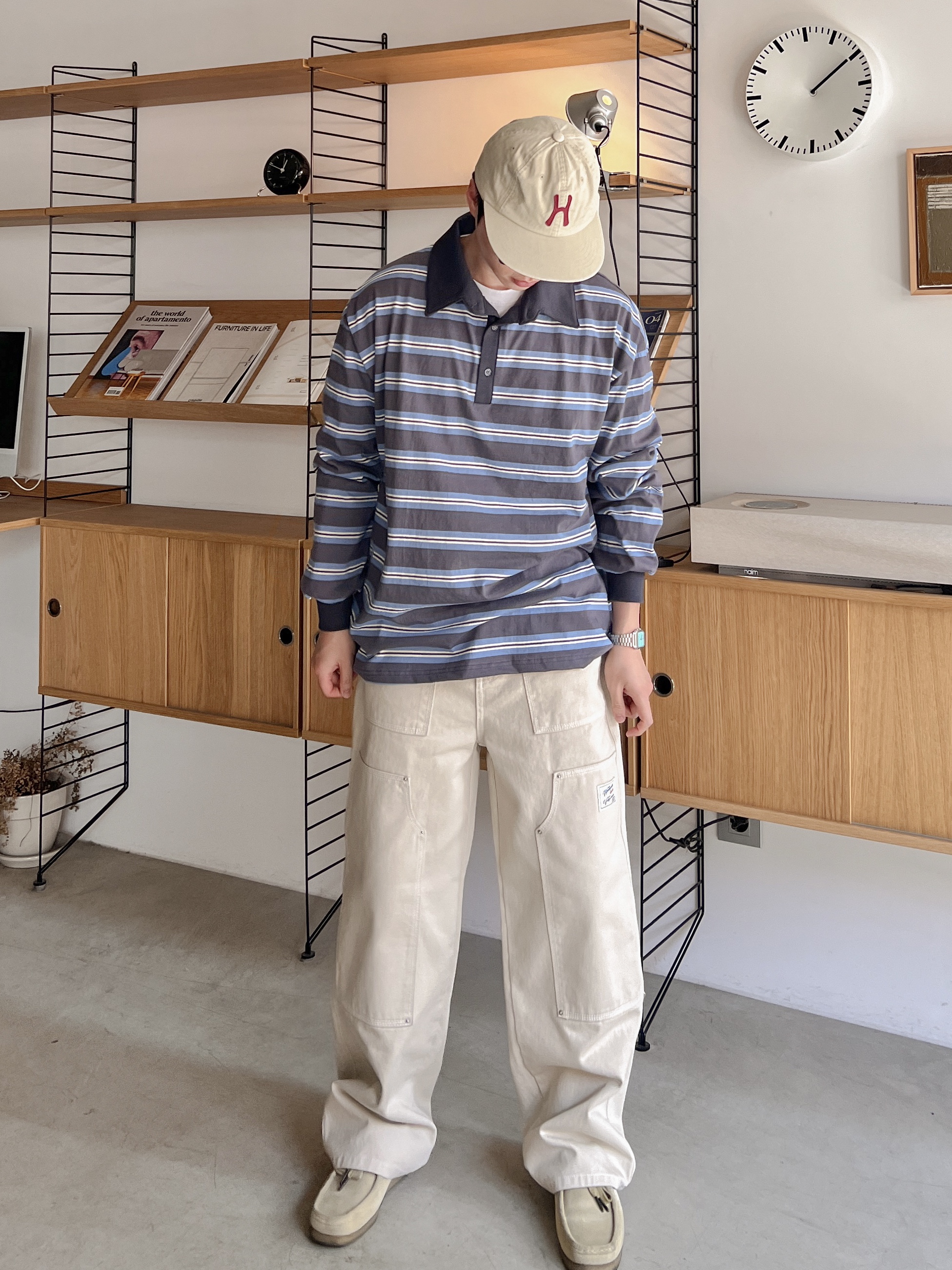 Clarks Wallabee Maple Suede, Hello Sunrise H Logo Cotton Relaxed Fit 6Panel Cap Beige 착용 스타일 - 1