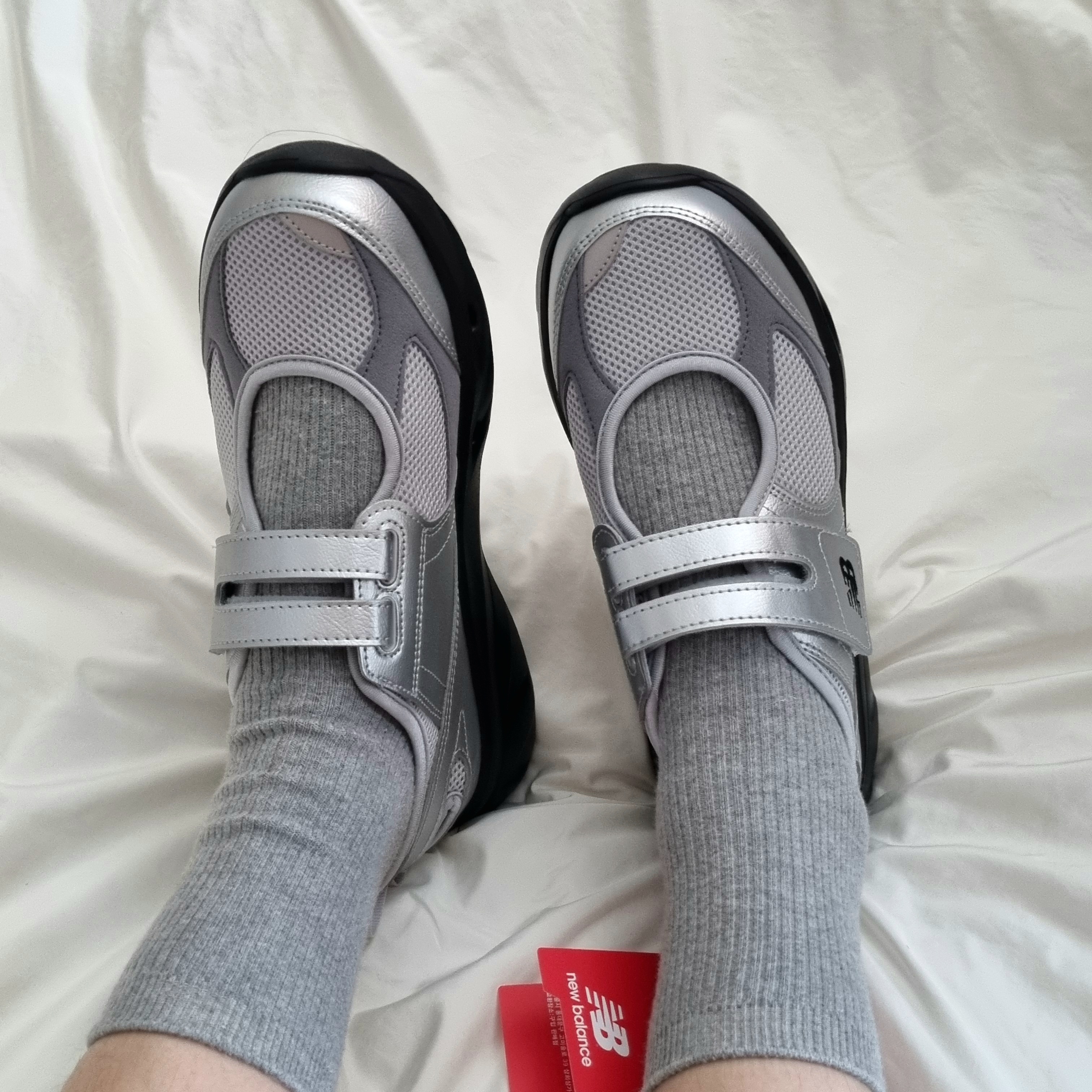 (W) New Balance Breeze SD2202 Metalic Silver 착용 스타일