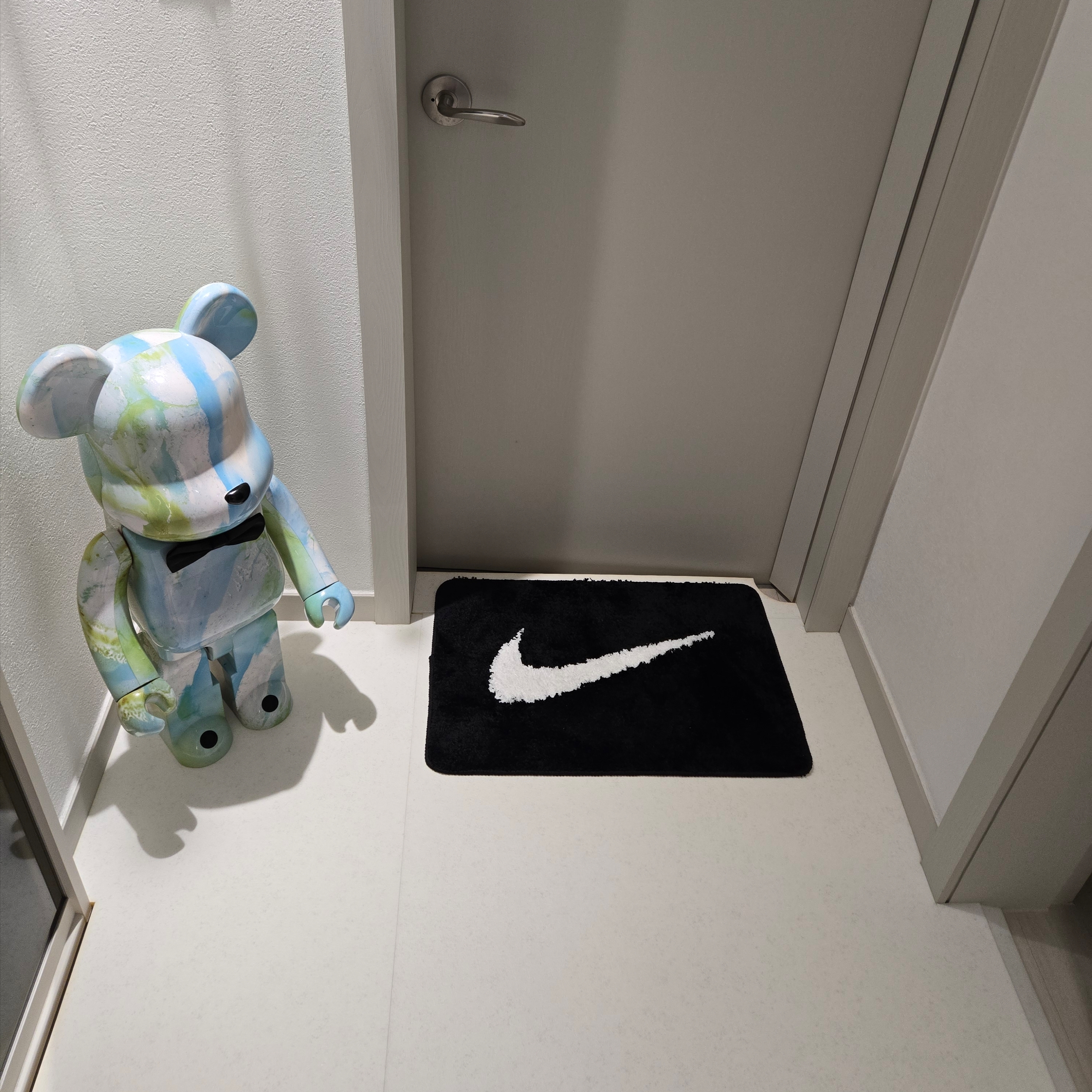 Nike Swoosh Rug Black White 착용 스타일