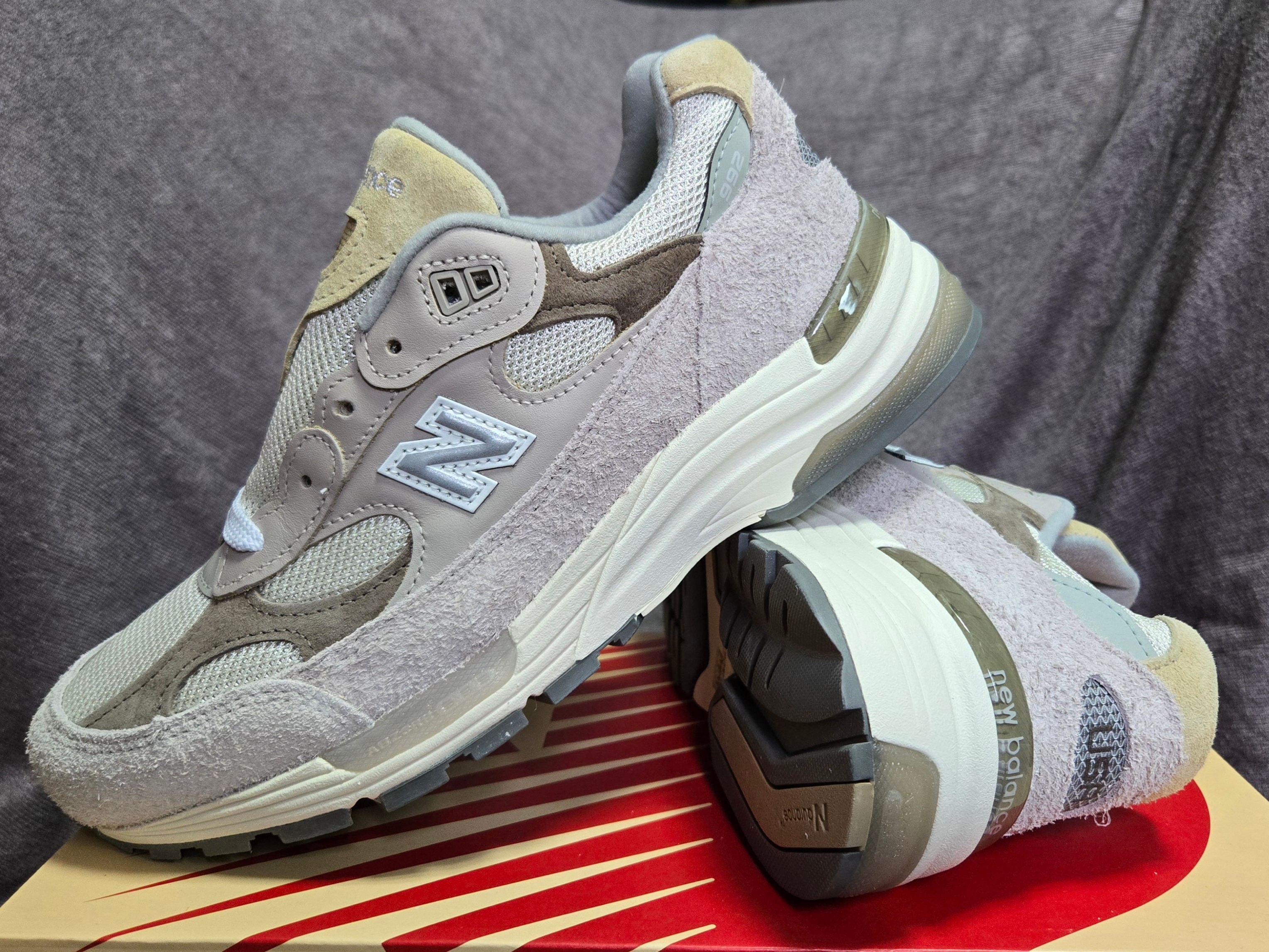New Balance 992 Made in USA Moonrock Mushroom, New Balance 992 Made in USA Grey - D Standard 착용 스타일 - 3