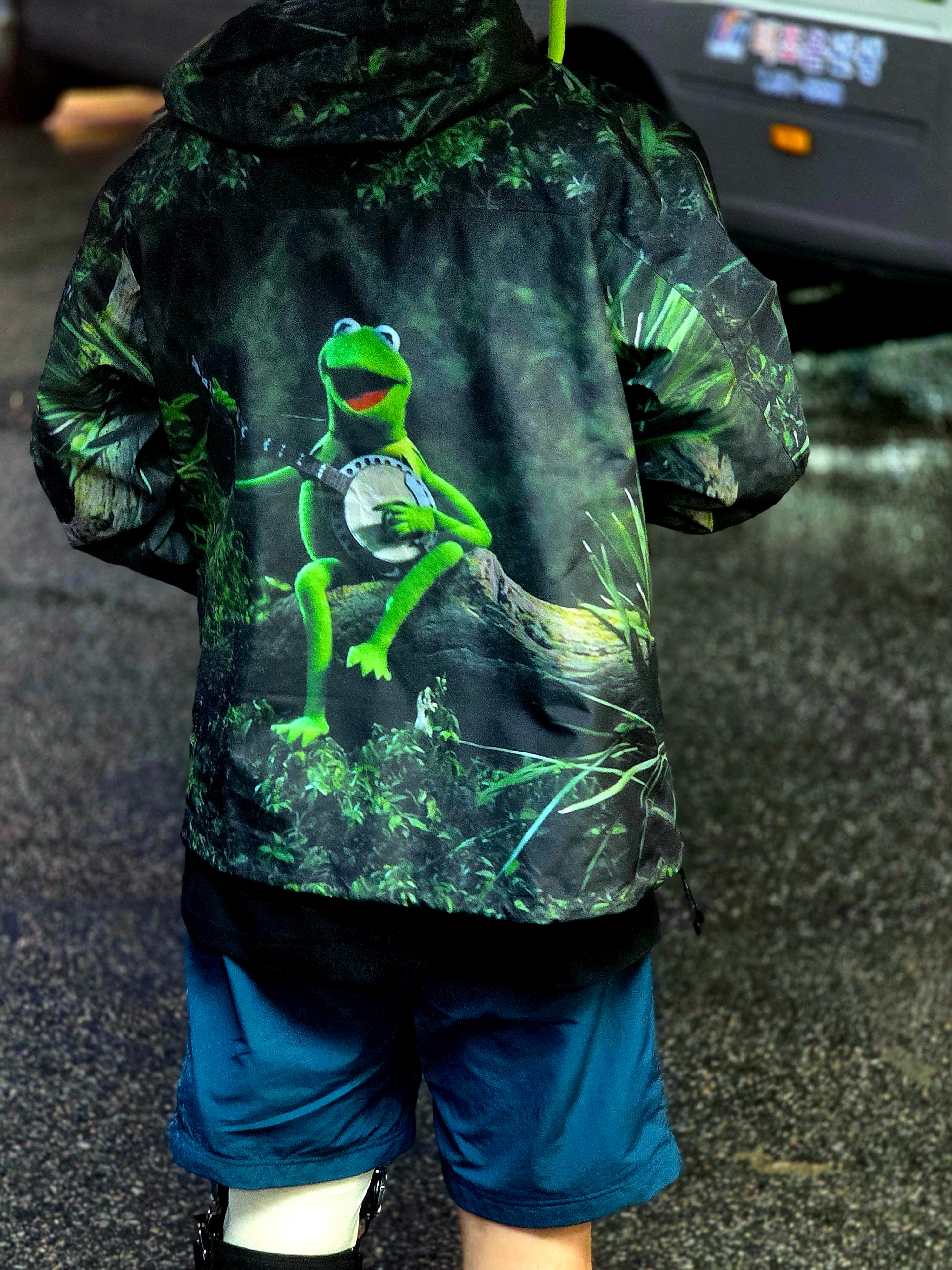 Supreme Gore-Tex Taped Seam Shell Jacket Kermit The Frog - 24SS, Supreme Washed Chino Twill Camp Cap Pine Green - 23FW 착용 스타일 - 3