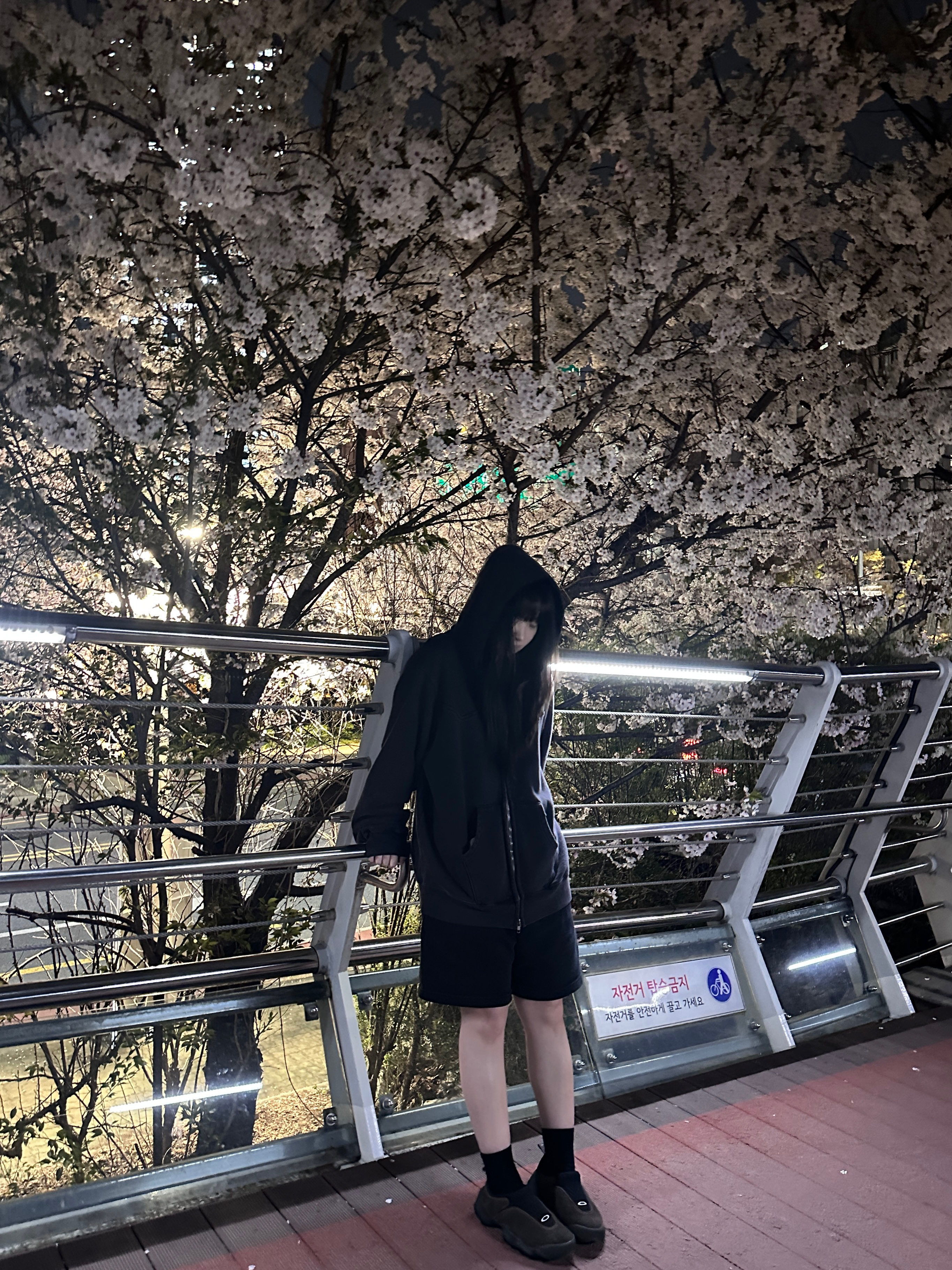 오클리 팩토리 팀 x 브레인 데드 스웨이드 플래시 자바 착용 스타일 - 2