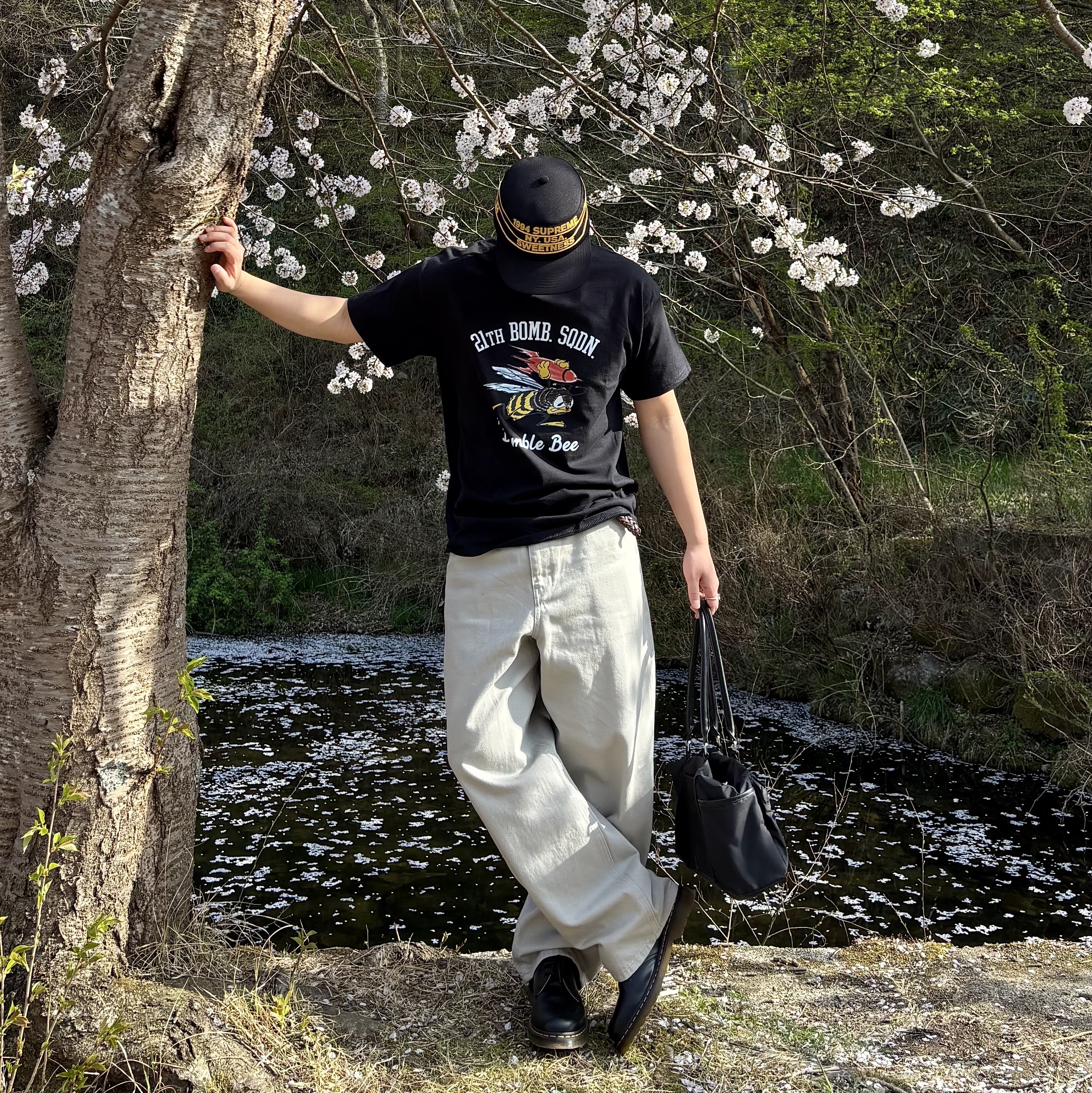 Gildan X American Collection Bumble Bee T-Shirt Black 착용 스타일 - 1