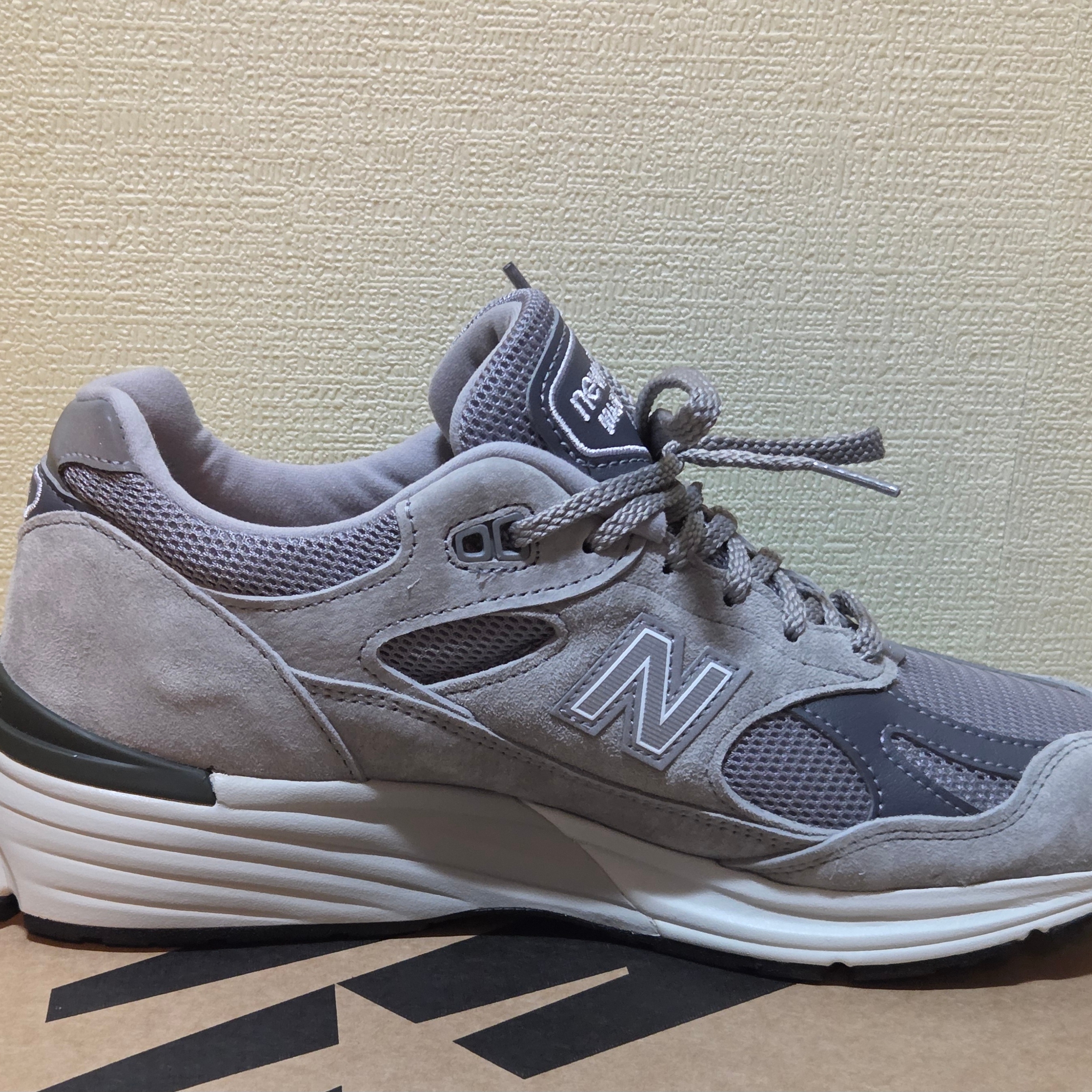 New Balance 991v2 Made in UK Rock Ridge Alloy Silver 착용 스타일 - 2