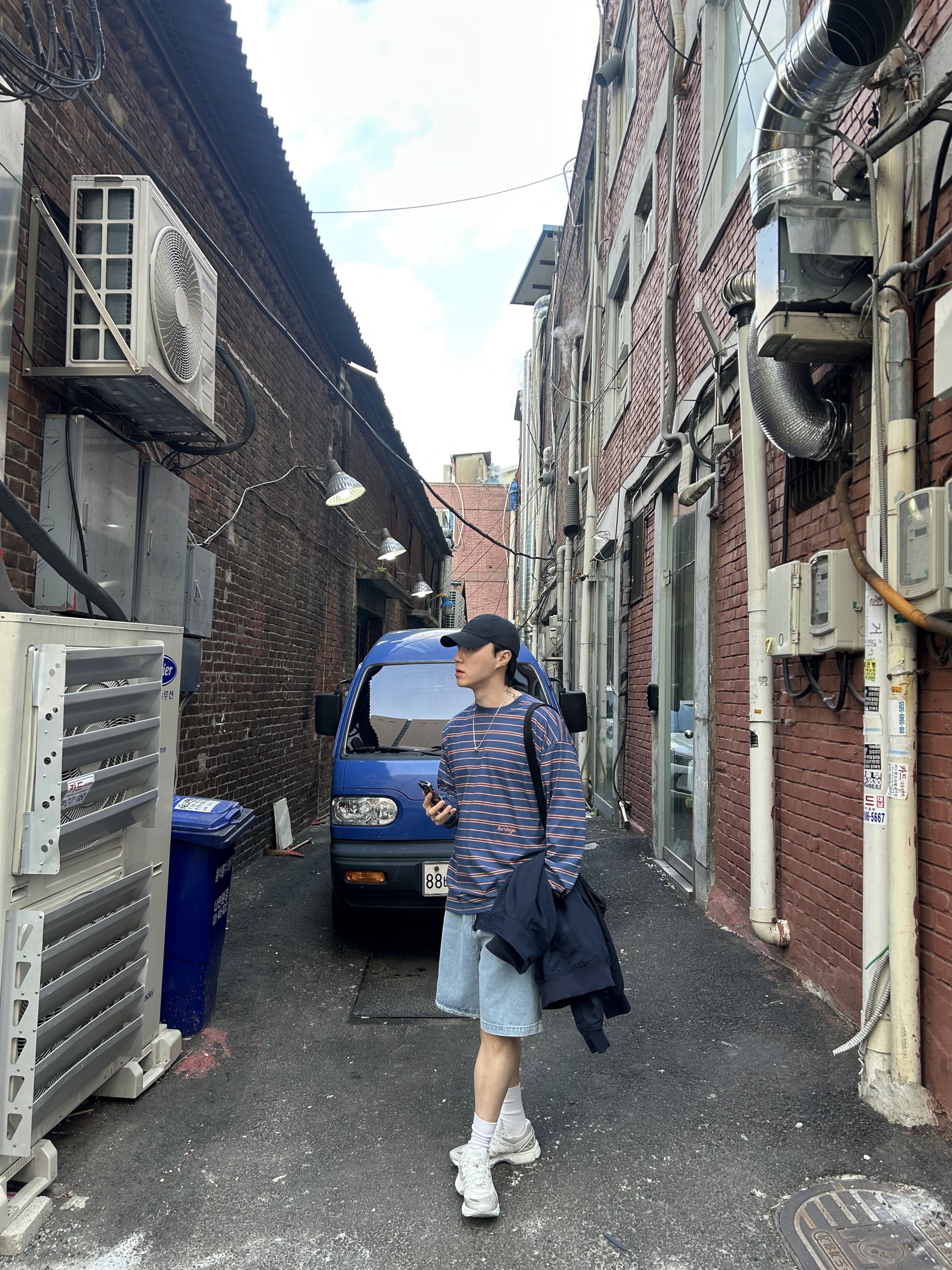 나이키 헤리티지 86 퓨추라 워시드 캡 블랙, 아식스 x 언어펙티드 젤 카야노 20 크림 레이크 그레이 착용 스타일 - 1