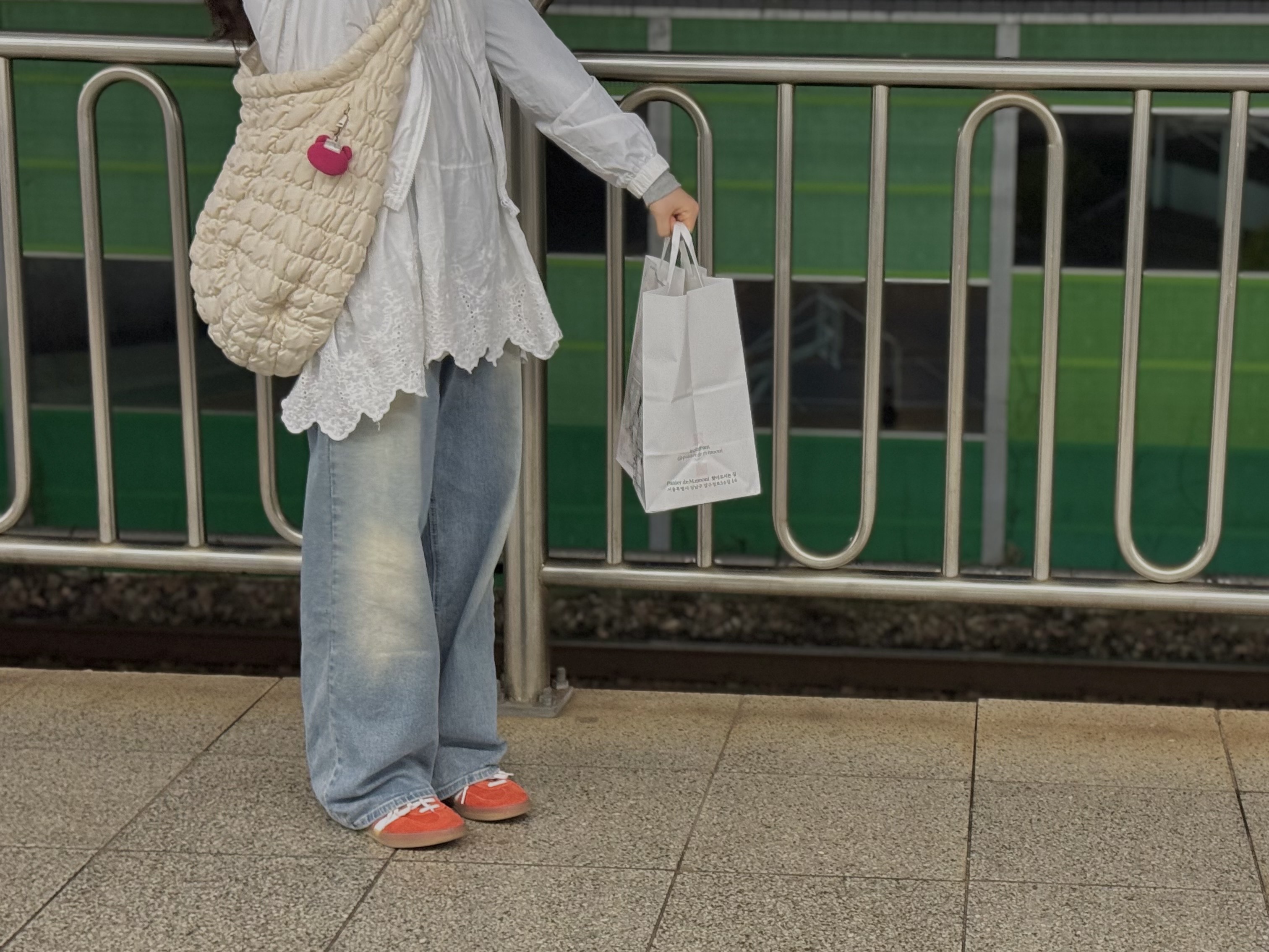 COS Quilted Oversized Shoulder Bag Off White Light Beige, Adidas Gazelle Indoor Better Scarlet Cloud White 착용 스타일