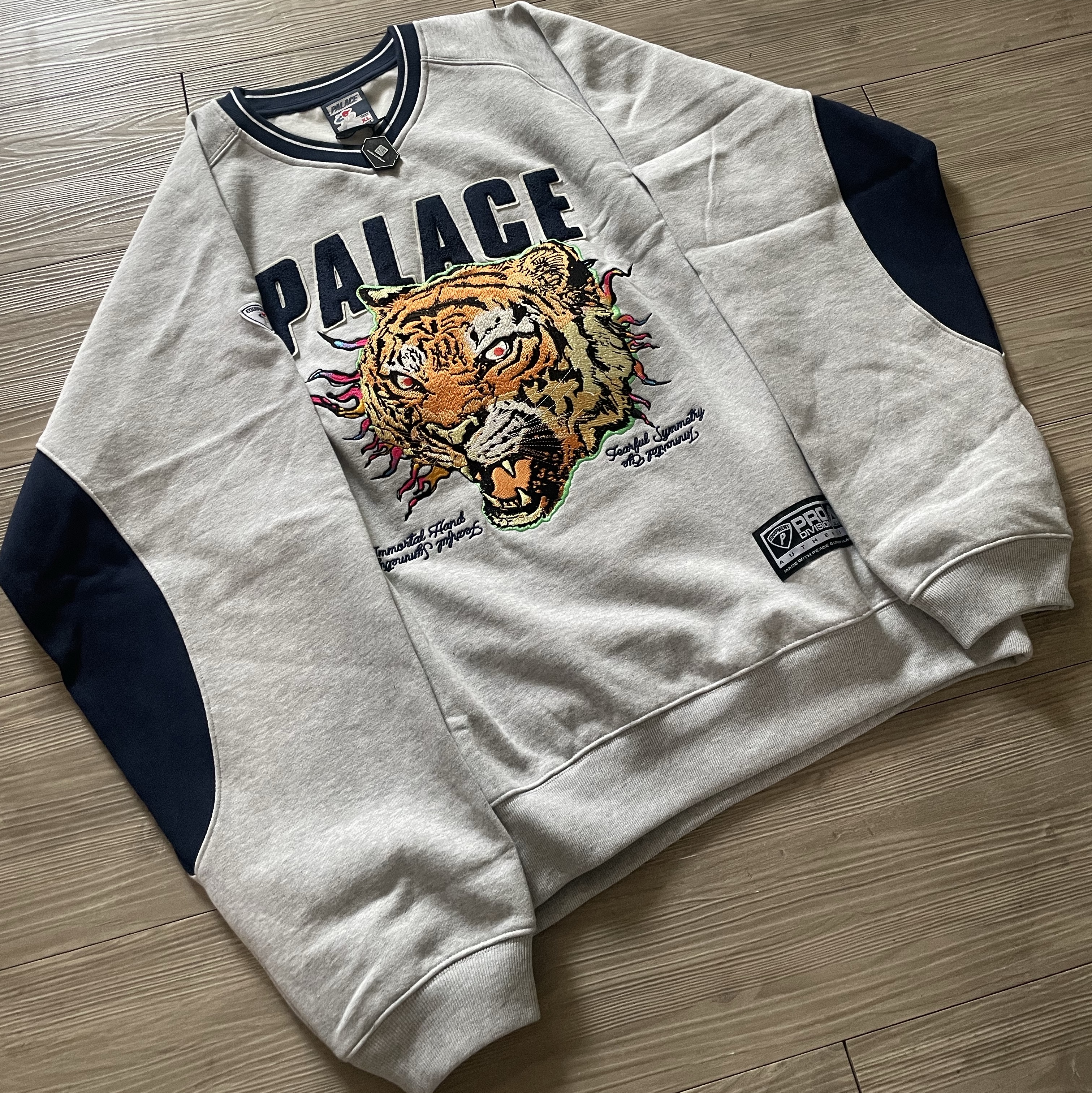 Palace Tora Tora Crew Grey Marl - 25SS 착용 스타일 - 1