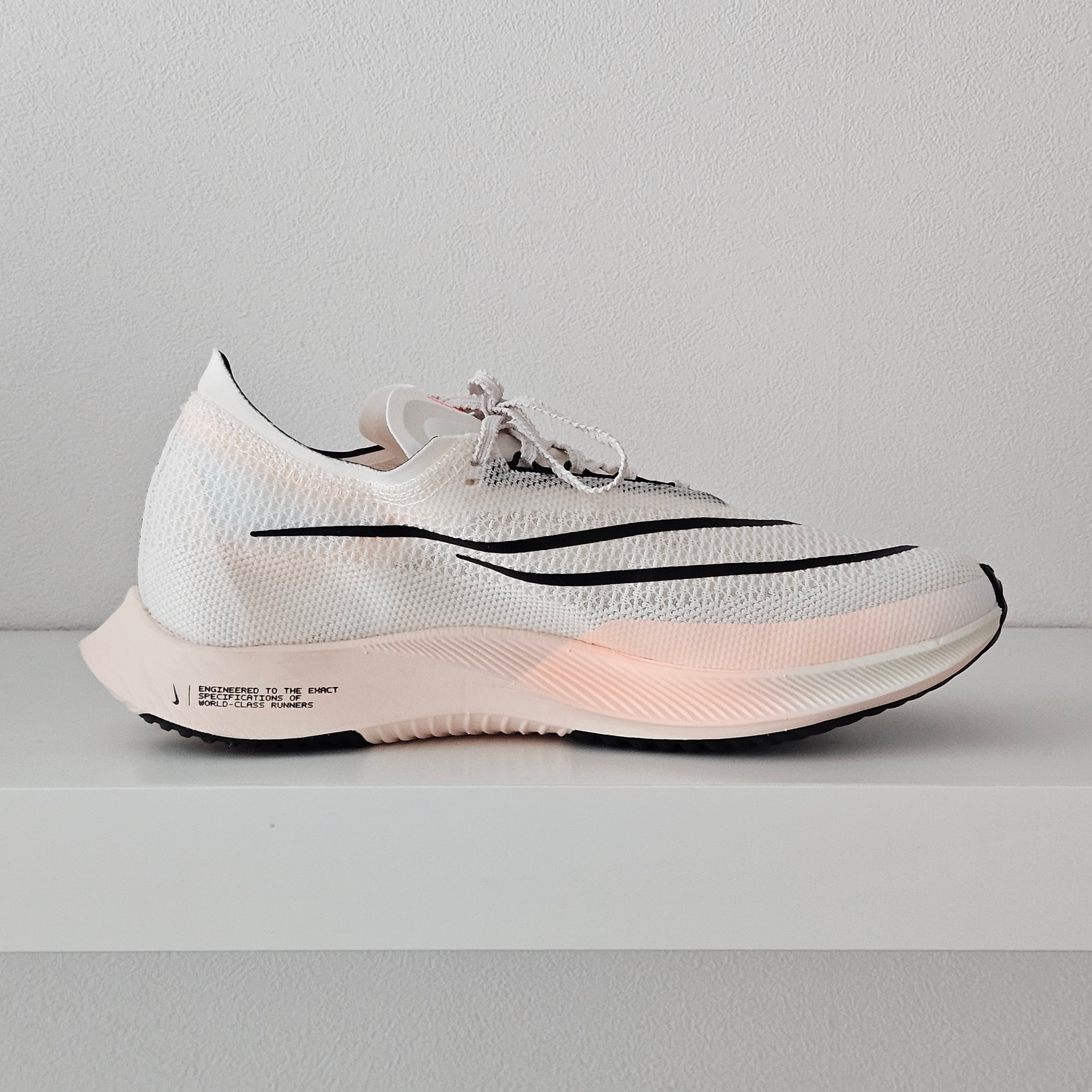Nike ZoomX Streakfly Pale Ivory Guava Ice 착용 스타일 - 2