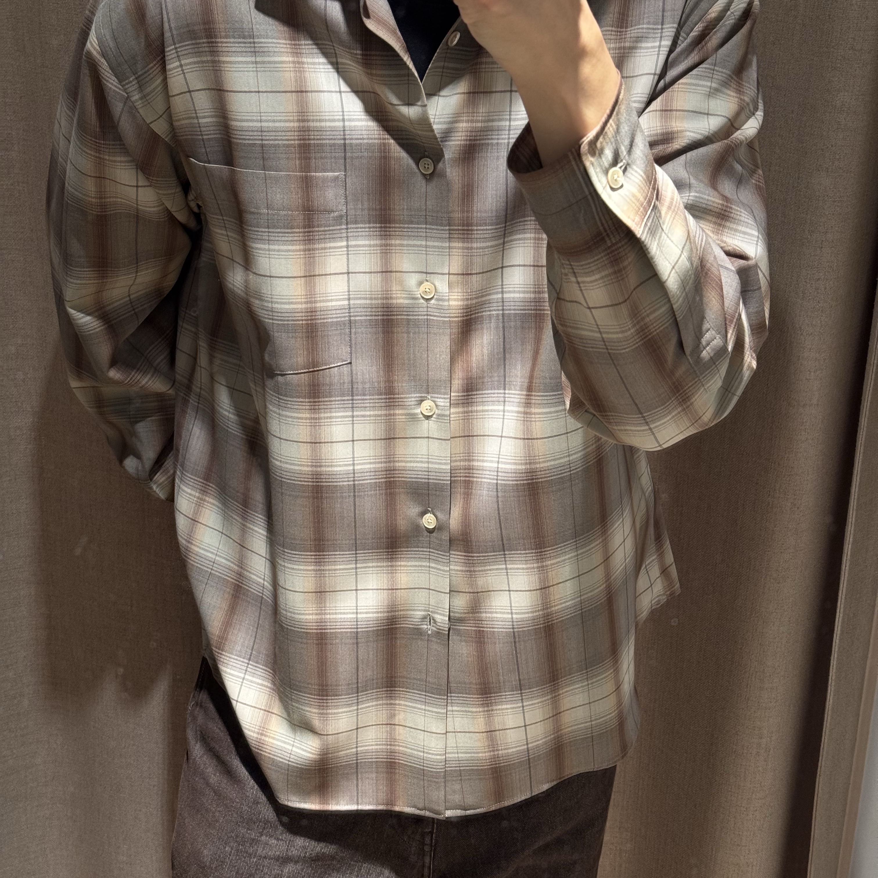 Auralee Super Light Wool Check Shirt Gray Brown 착용 스타일 - 1