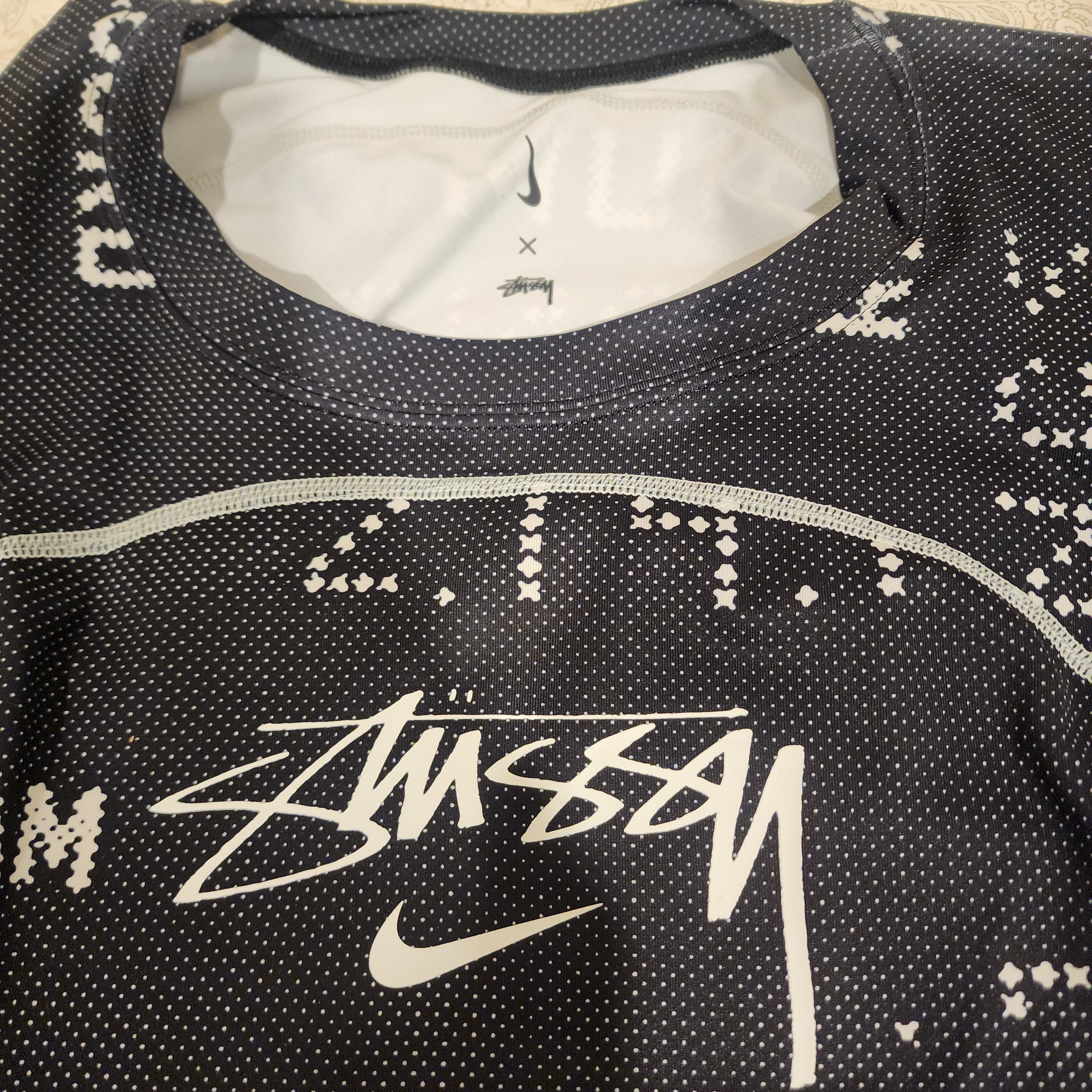 Nike x Stussy UV Crew Black (FZ5759-010) 착용 스타일 - 2