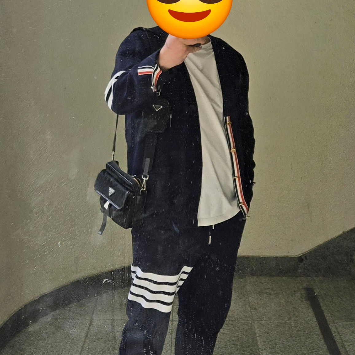 Thom Browne Classic Loopback Engineered 4-Bar Classic Sweatpants Navy, Thom Browne Milano Stitch 4-Bar Cardigan Navy 착용 스타일
