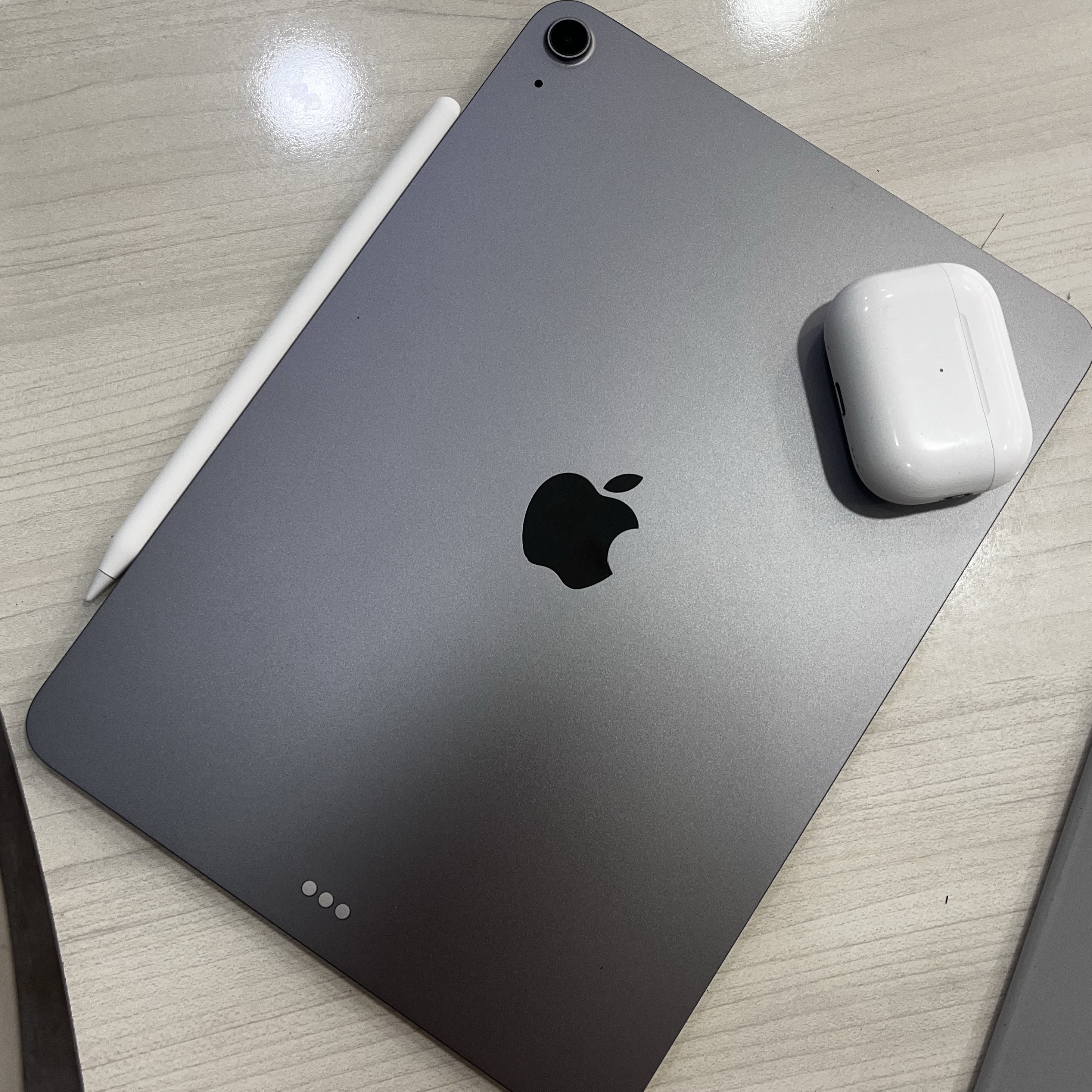 Apple iPad Air 7th Gen 11-inch Wifi 128GB Space Gray (Korean Ver.), Apple Pencil Pro (Korean Ver.) 착용 스타일