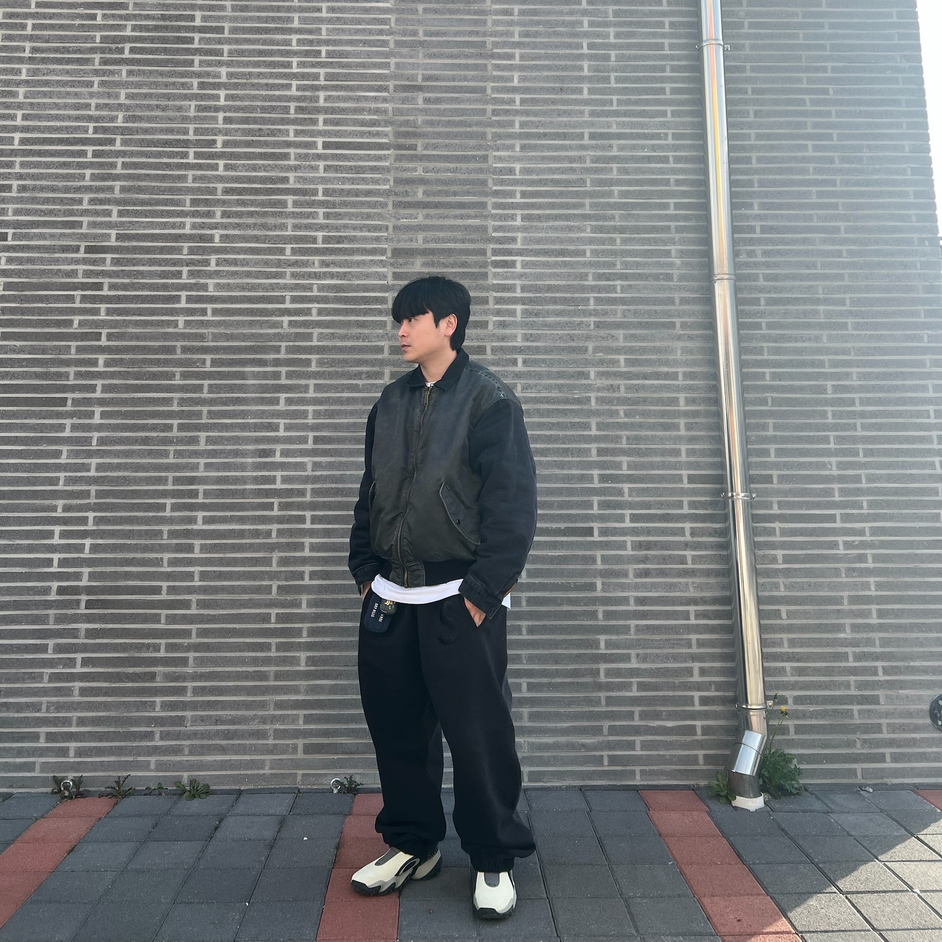 슈프림 데님 슬리브 MA-1 블랙 - 23SS, 슈프림 x 블레스 스웨트팬츠 진 블랙 - 23FW 착용 스타일 - 3