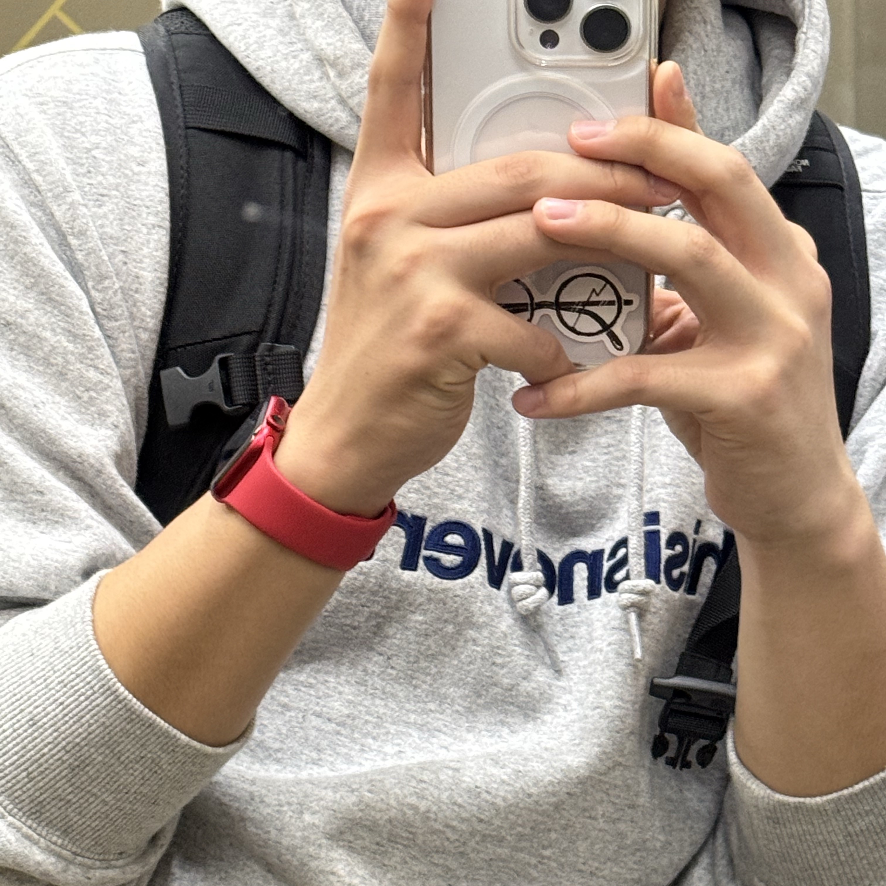 Apple Watch Series 9 41mm GPS Red Aluminium Case with Sport Band S/M Red (Korean Ver.) 착용 스타일