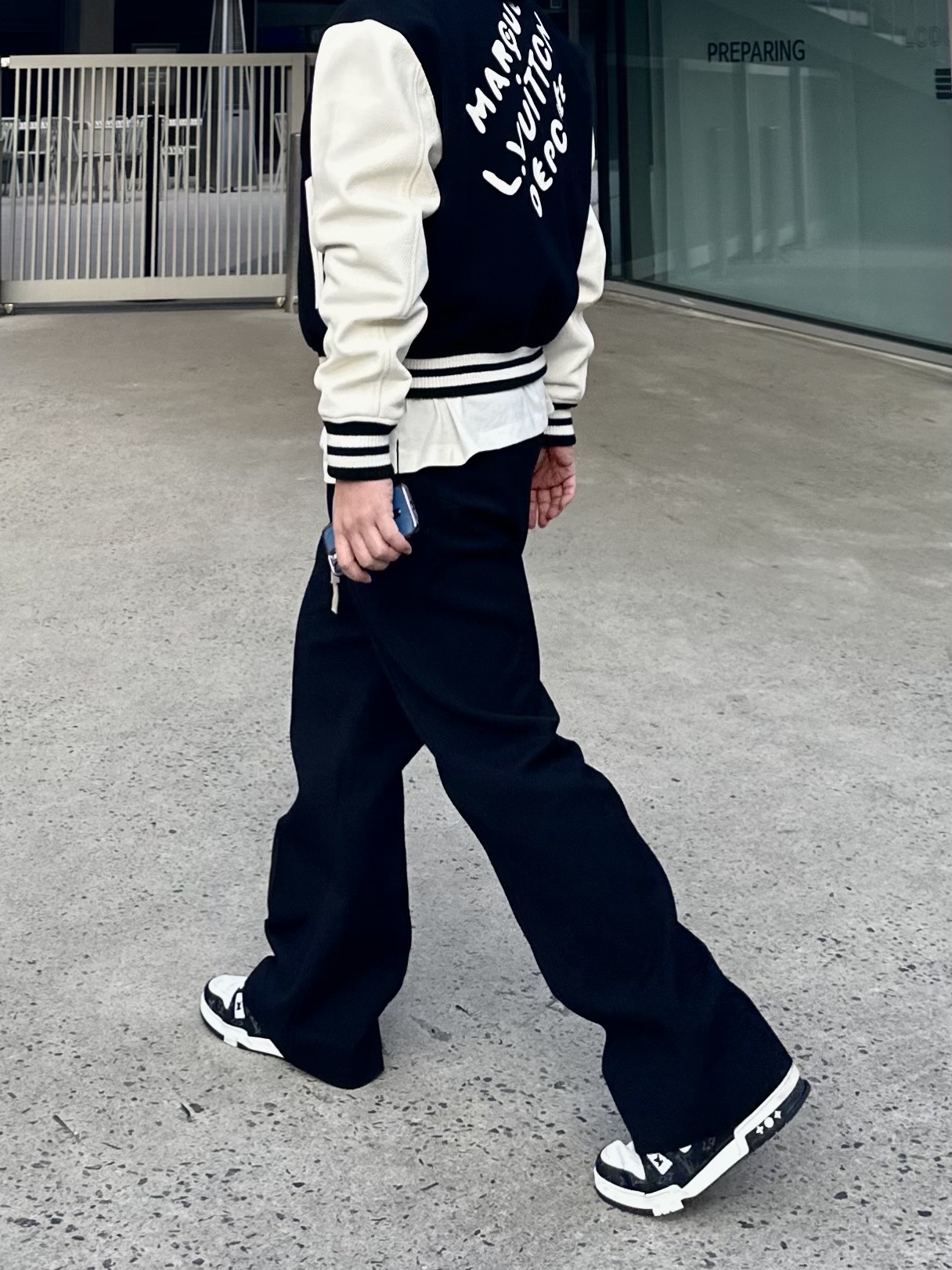 Louis Vuitton Signature Varsity Blouson Black White, Louis Vuitton LV Trainer Sneakers Monogram Denim Black 착용 스타일 - 1