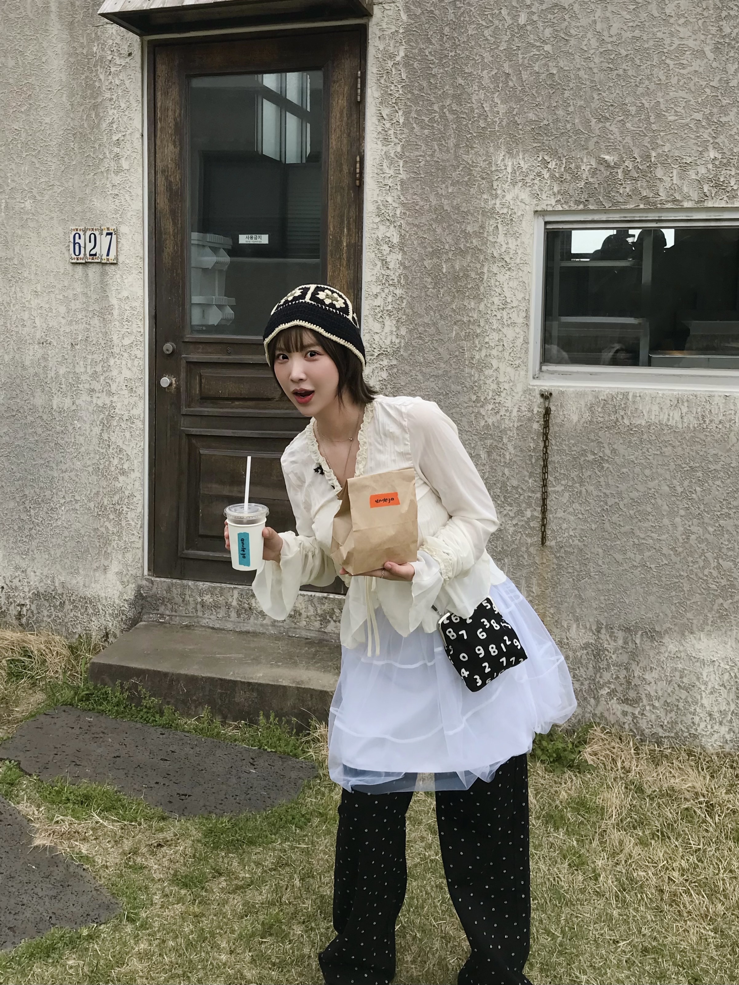 Sou Sou Canvas Soft Gamaguchi Bag Large Black 착용 스타일 - 2