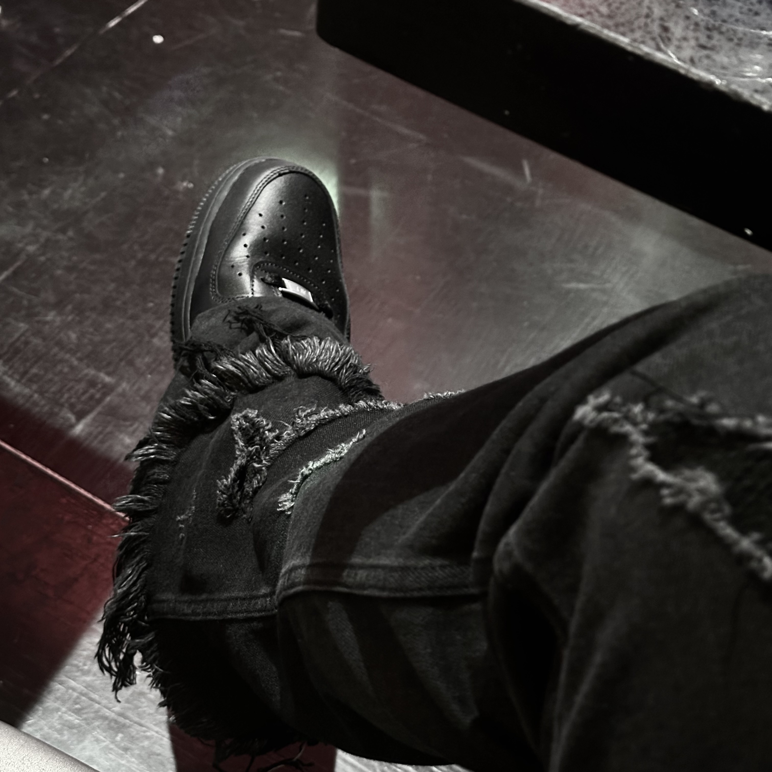 Nike Air Force 1 '07 Low Triple Black, Undermycar Crewgu Double Layered Flared Jeans Moonless Night - 23FW 착용 스타일 - 1