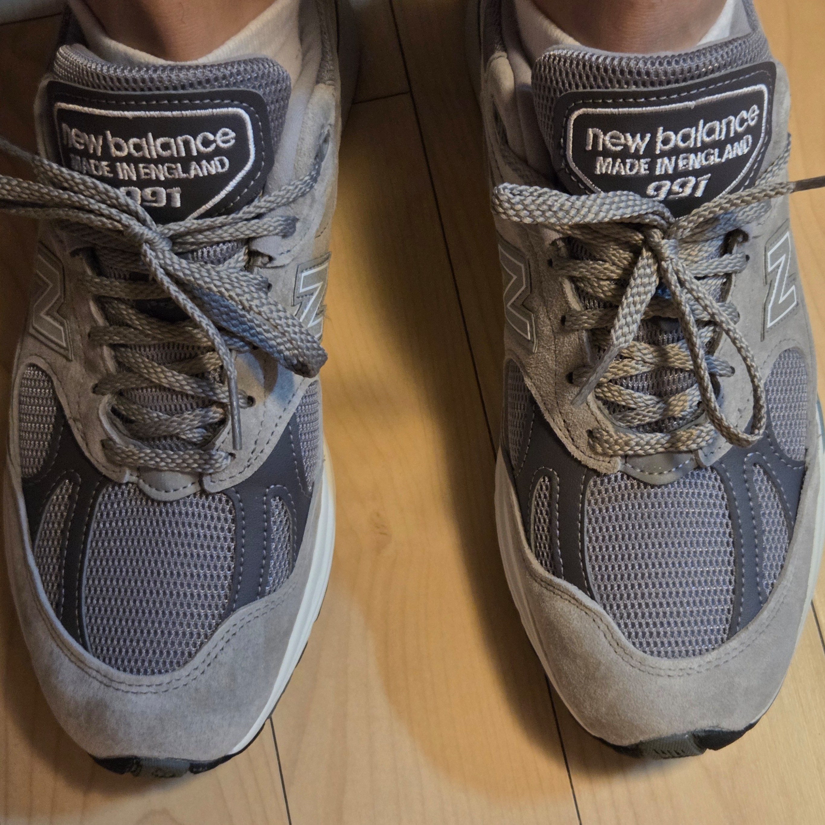 New Balance 991v2 Made in UK Rock Ridge Alloy Silver 착용 스타일 - 1