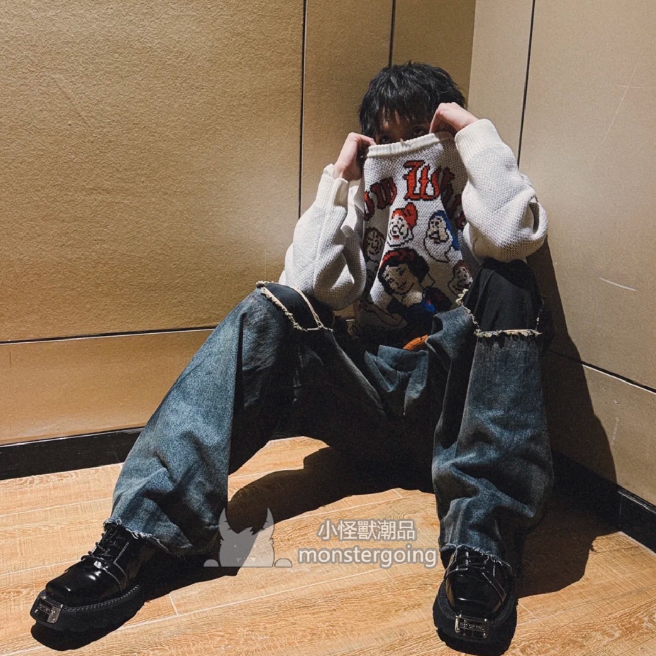 Supreme Snow White Sweater White - 24FW 착용 스타일 - 2