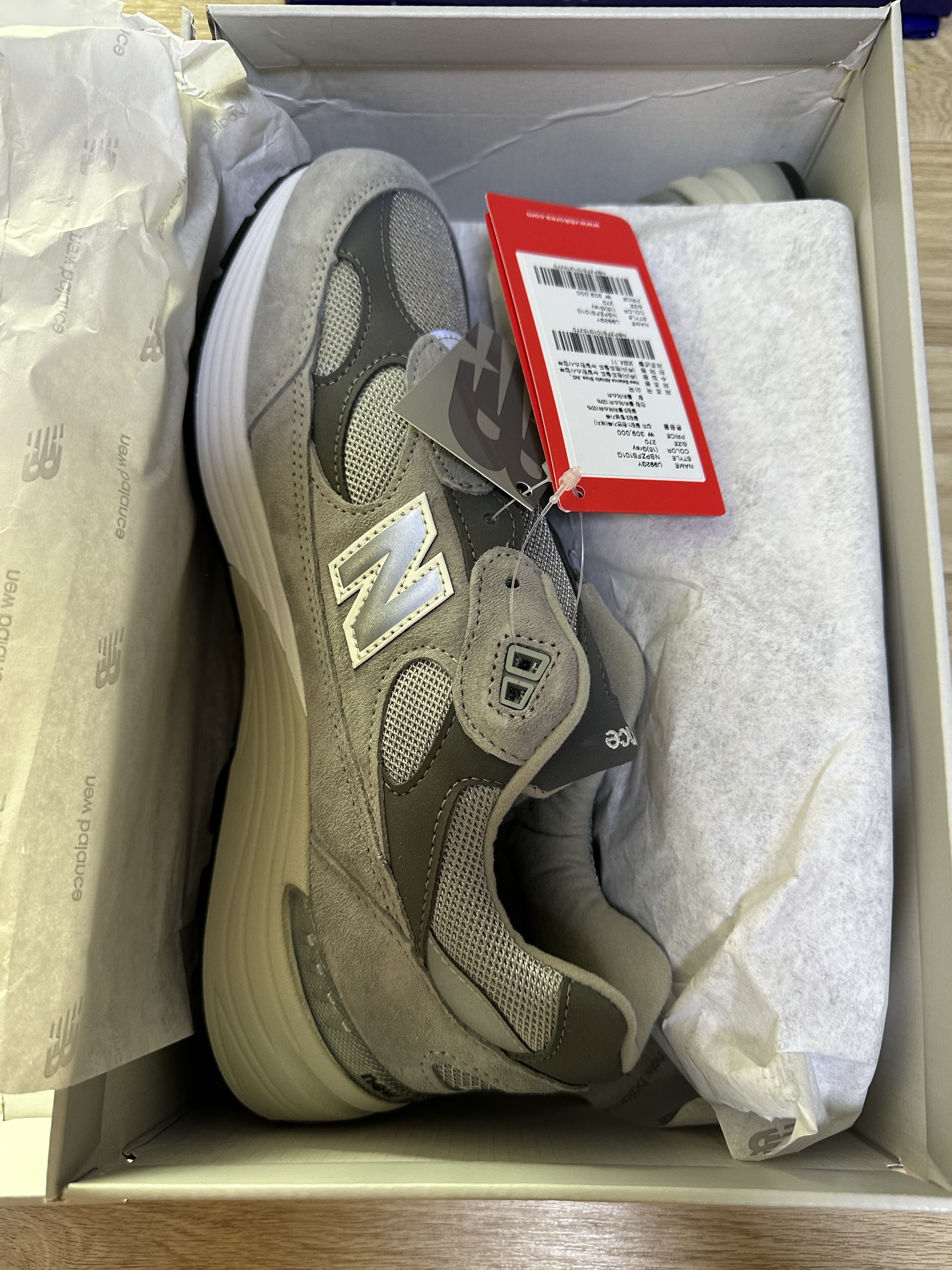 New Balance 992 Made in USA Core Grey Silver Metallic 착용 스타일