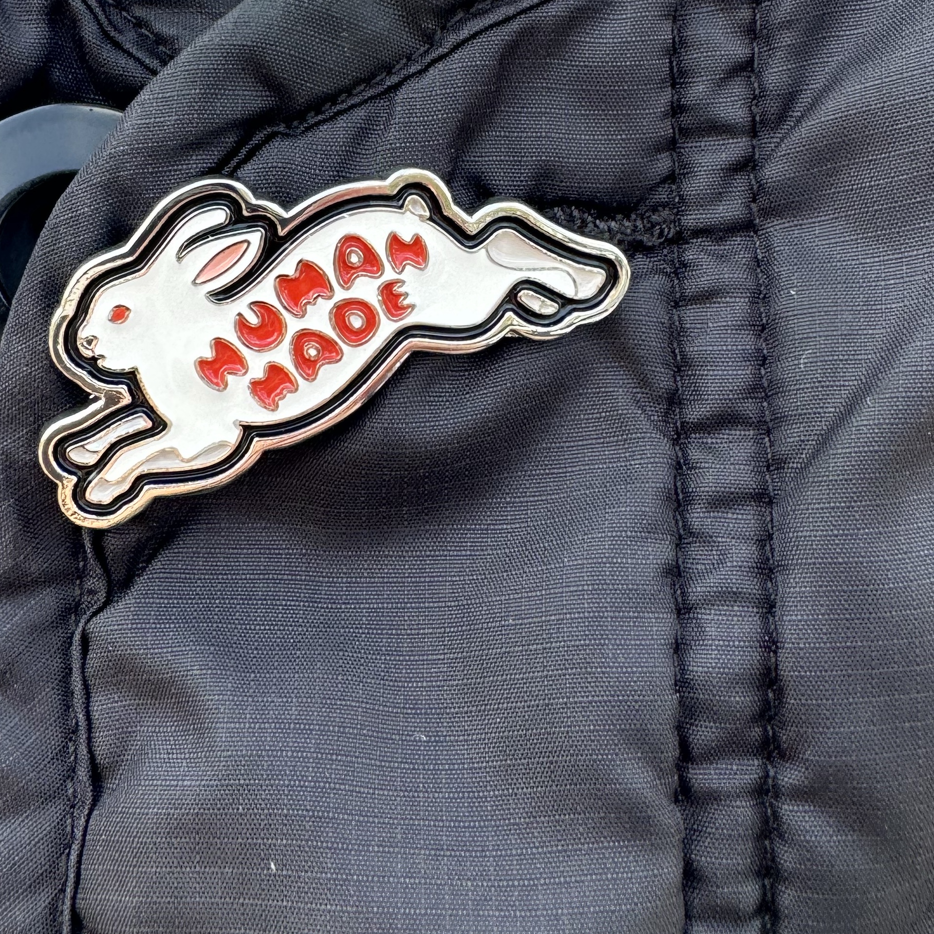Human Made Animal Pin #2 Pink 착용 스타일