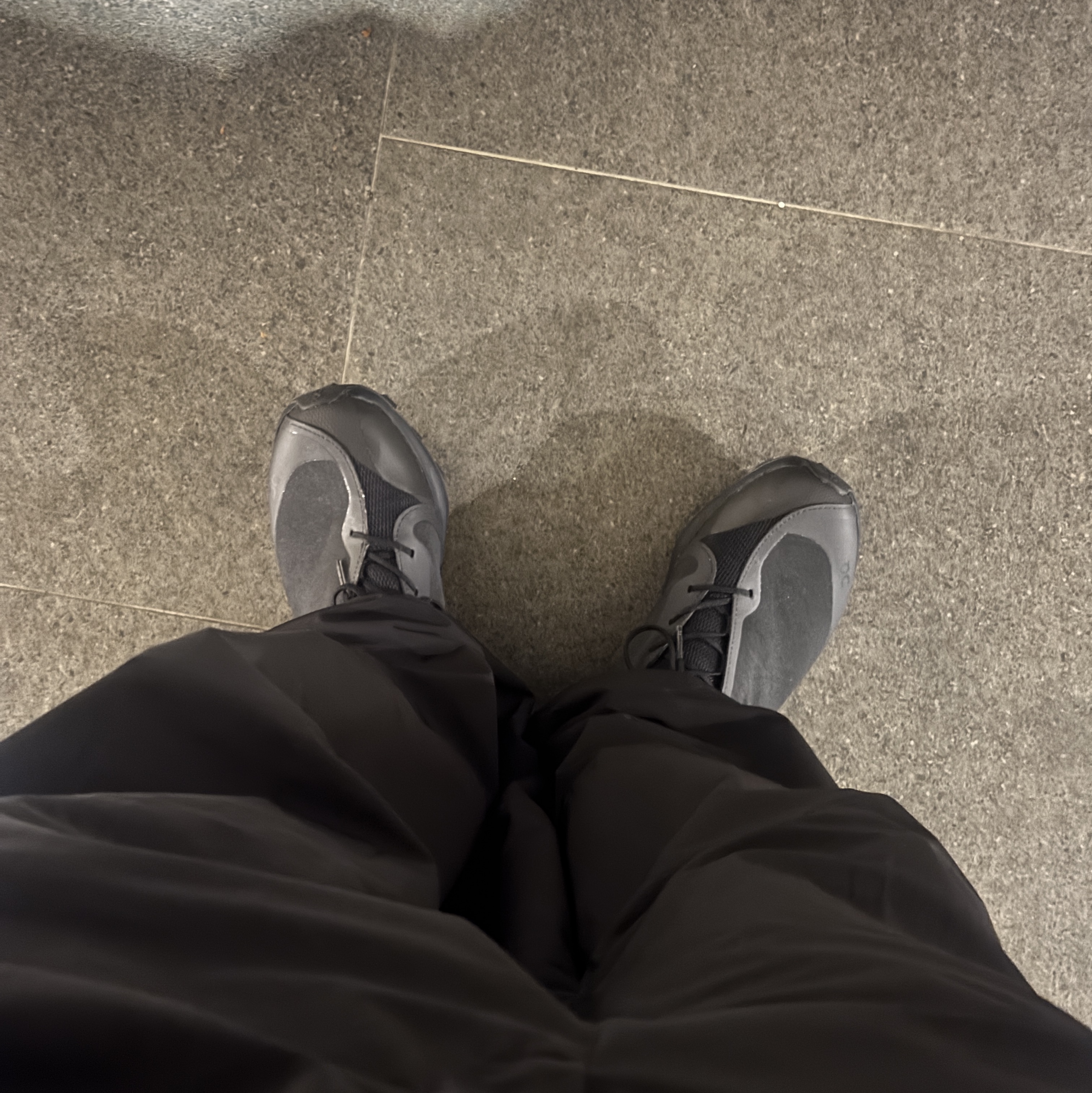 On Running x Post Archive Faction (Paf) Cloudventure Peak All Black 착용 스타일