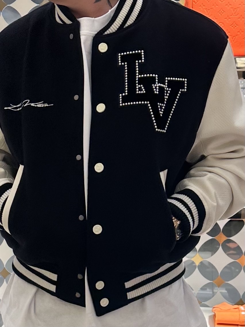 Louis Vuitton Signature Varsity Blouson Black White, Louis Vuitton LV Trainer Sneakers Monogram Denim Black 착용 스타일 - 2