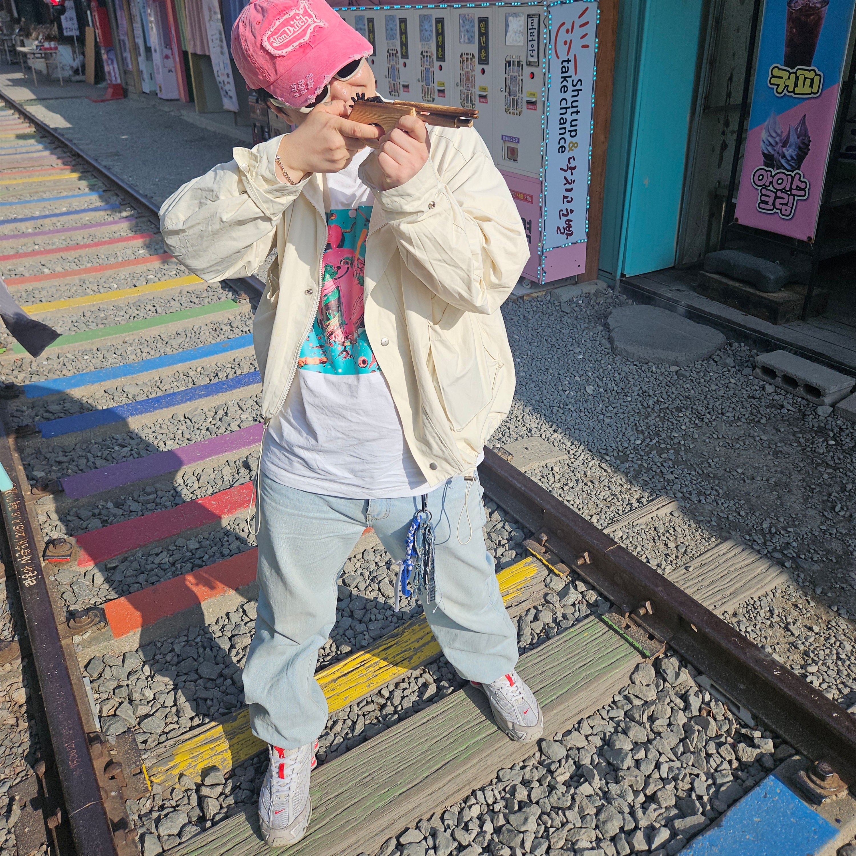 나이키 x 슈프림 샥스 라이드 2 SP 화이트 착용 스타일