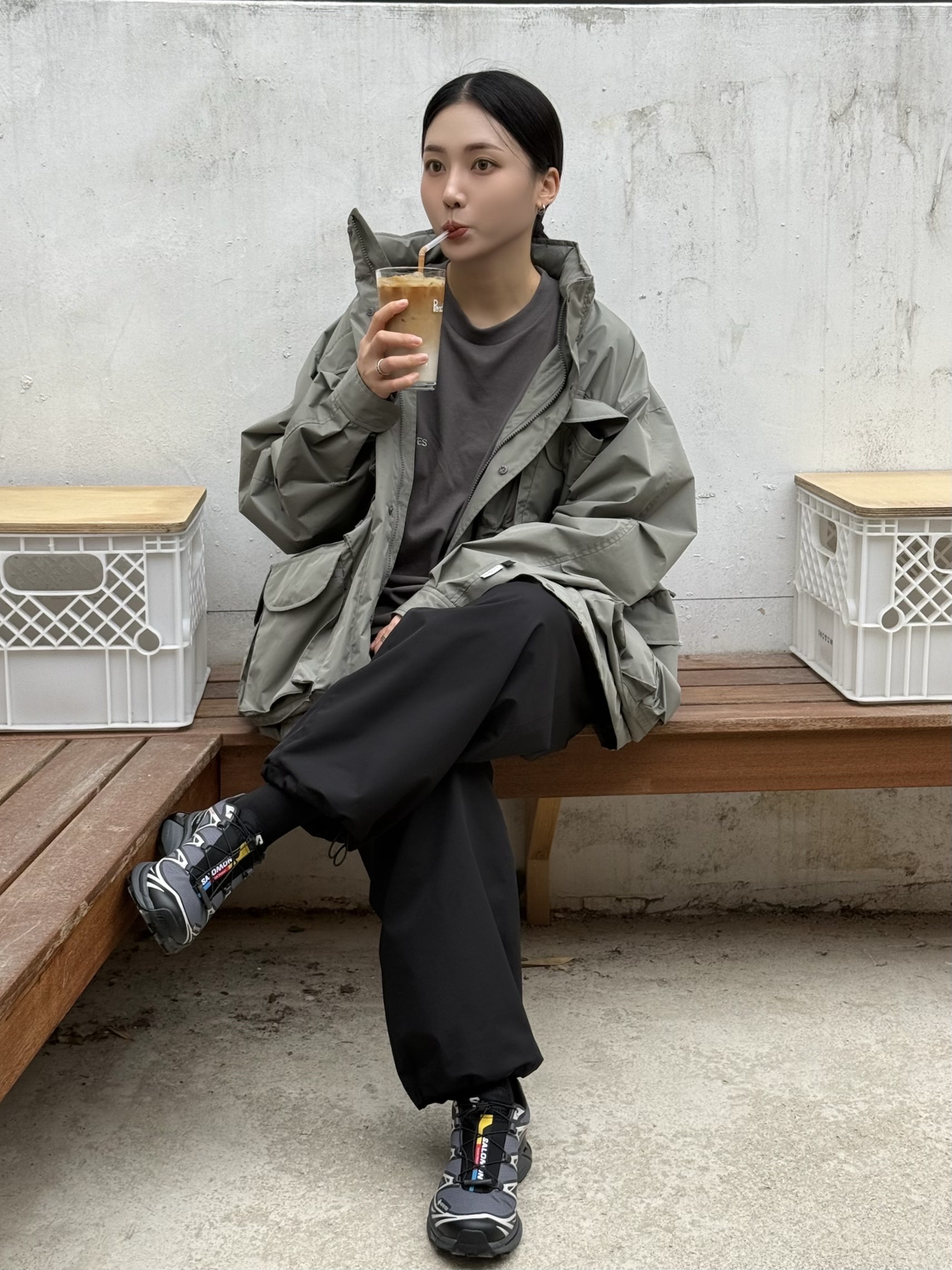 살로몬 XT-6 고어텍스 블랙 에보니 착용 스타일 - 1