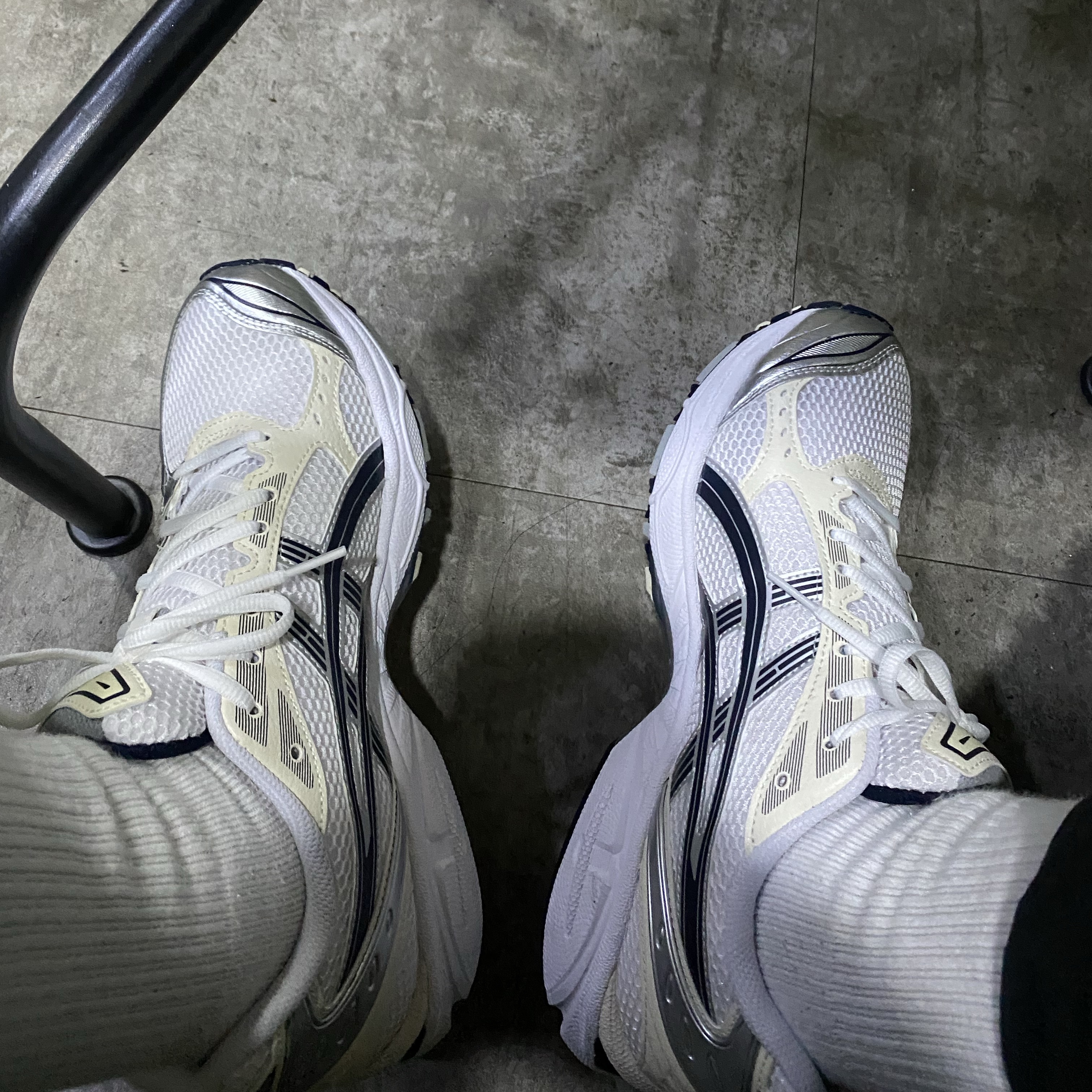 (W) Asics Gel-Kayano 14 White Midnight 착용 스타일