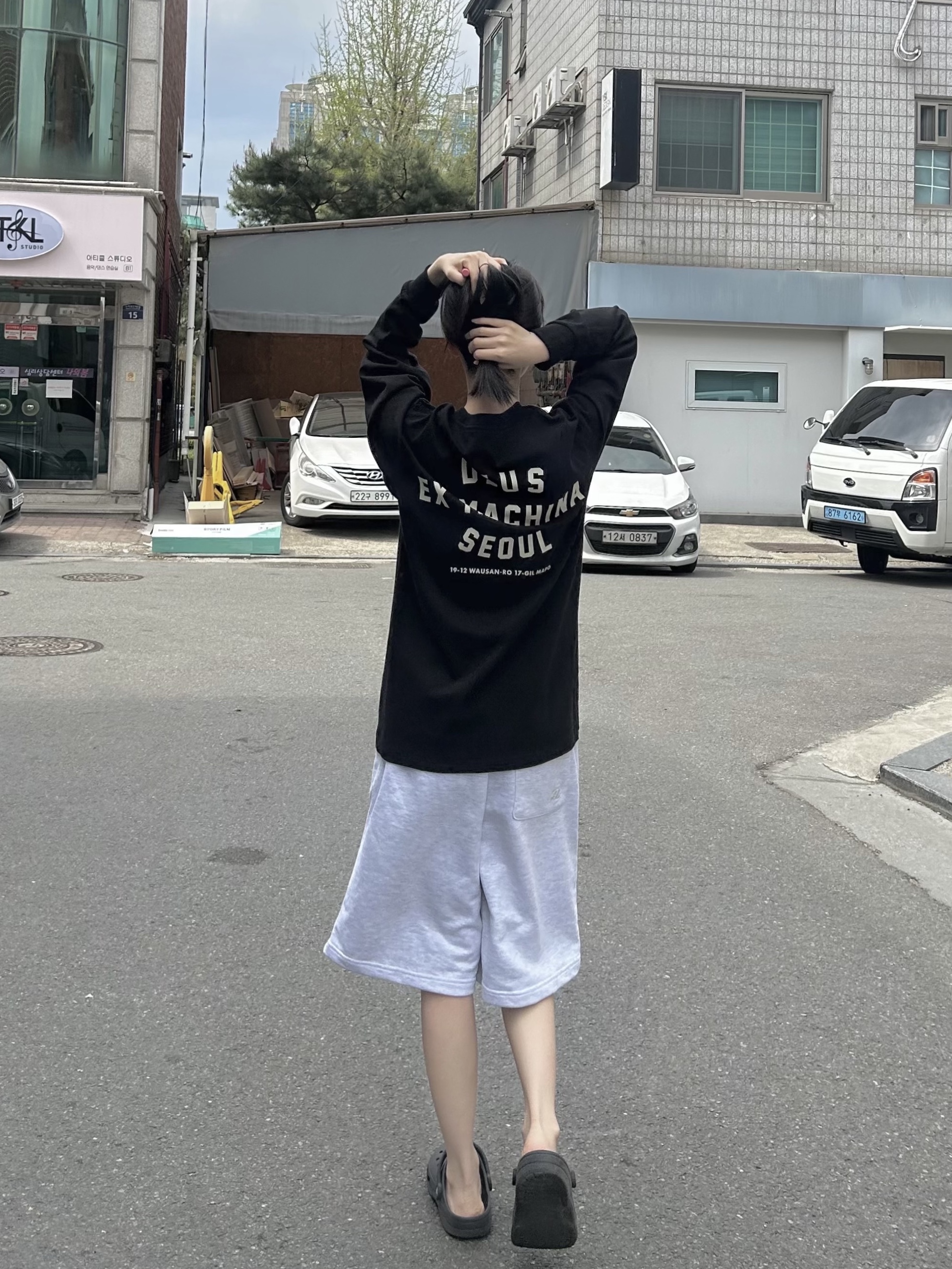 Deus Ex Machina Tokyo Asakusa Address Long Sleeve T-Shirt Black 착용 스타일