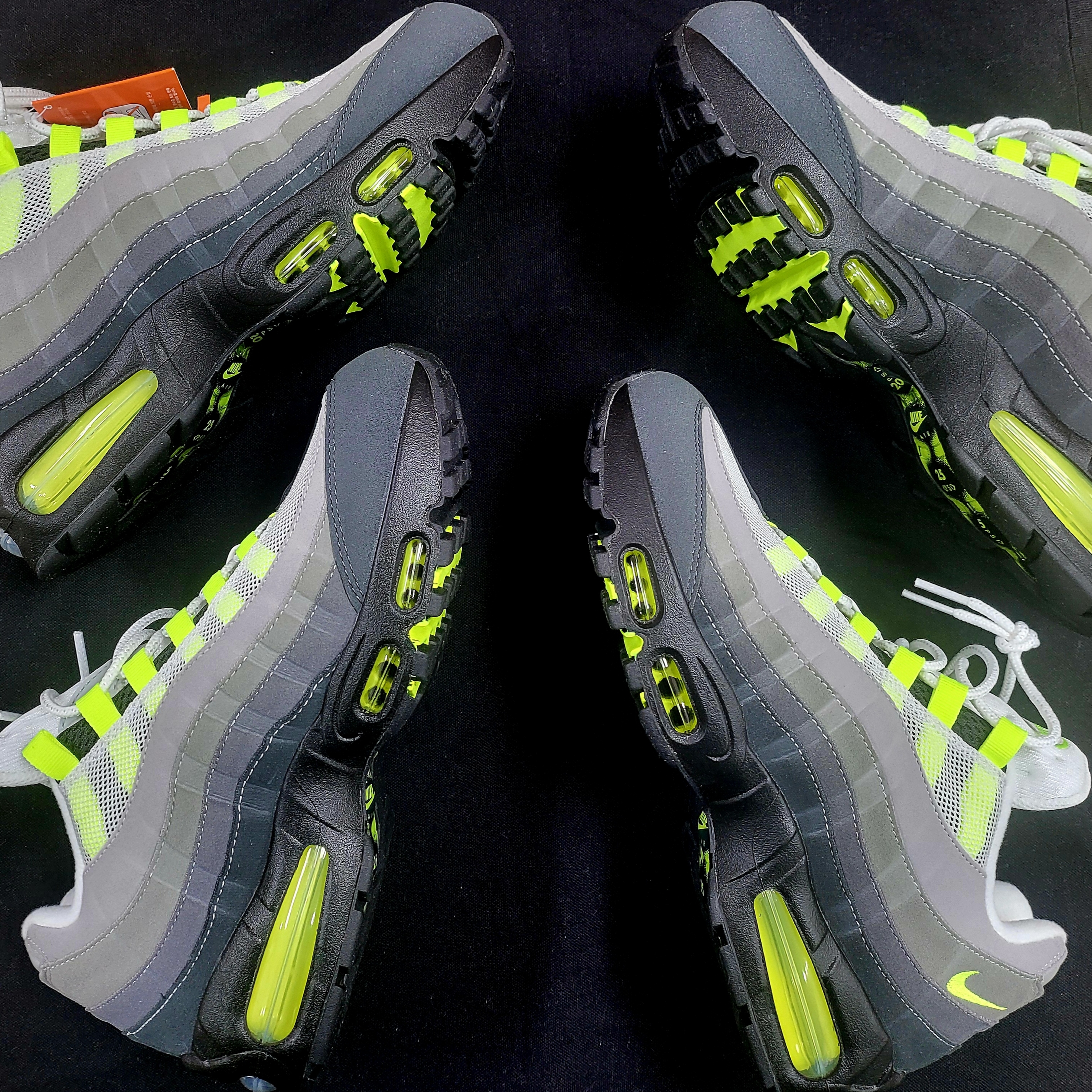 Nike Air Max 95 OG Neon 착용 스타일