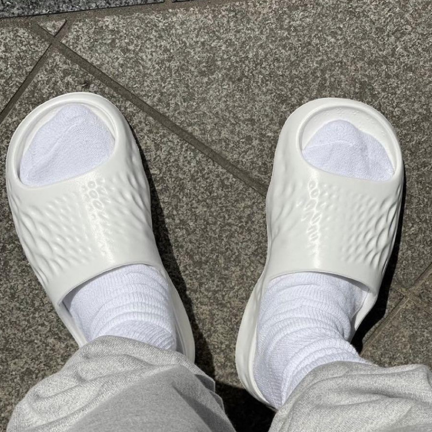New Balance Fresh Foam MRSHN Paper White 착용 스타일