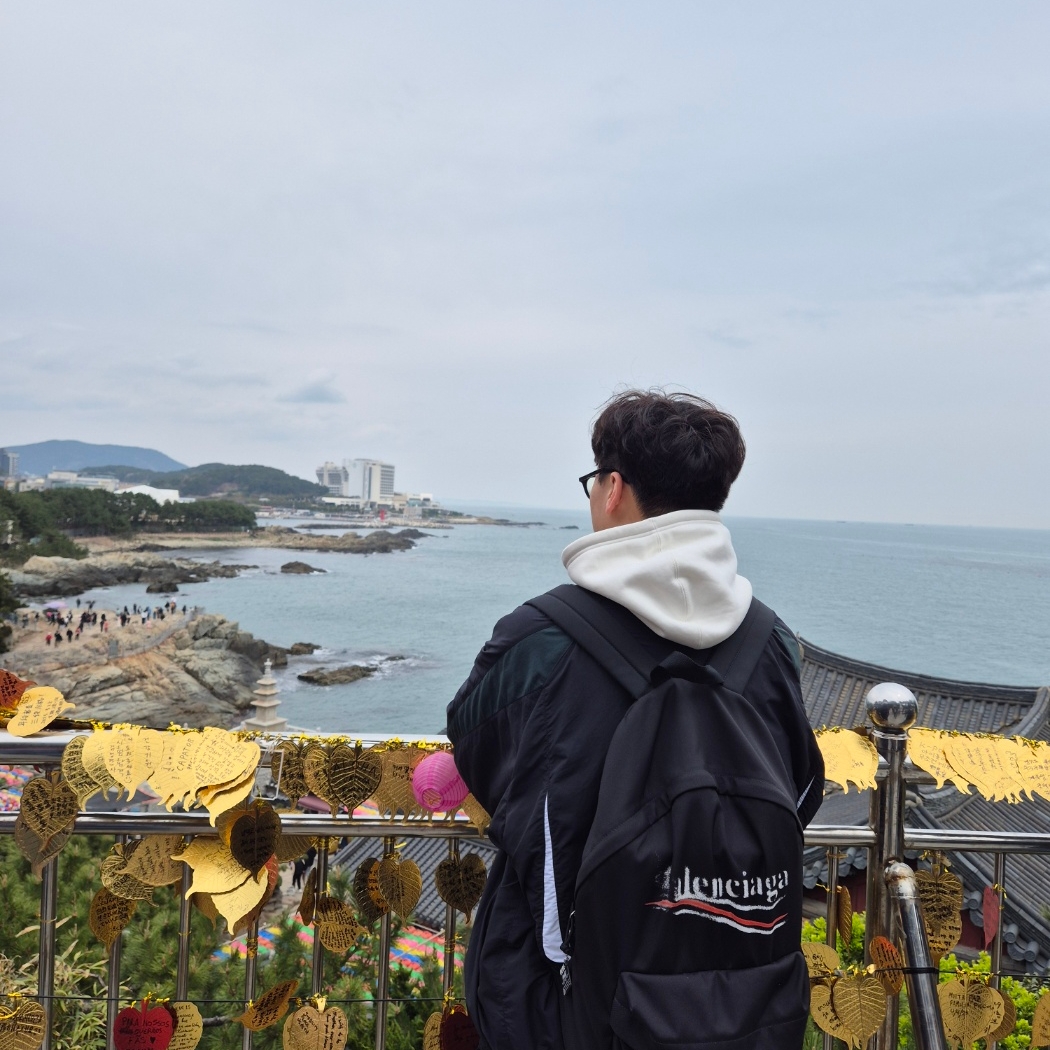 Jordan x Off-White Fleece Pullover Hoodie Sail - Asia, Balenciaga 3B Sports Icon Track Jacket Black 착용 스타일