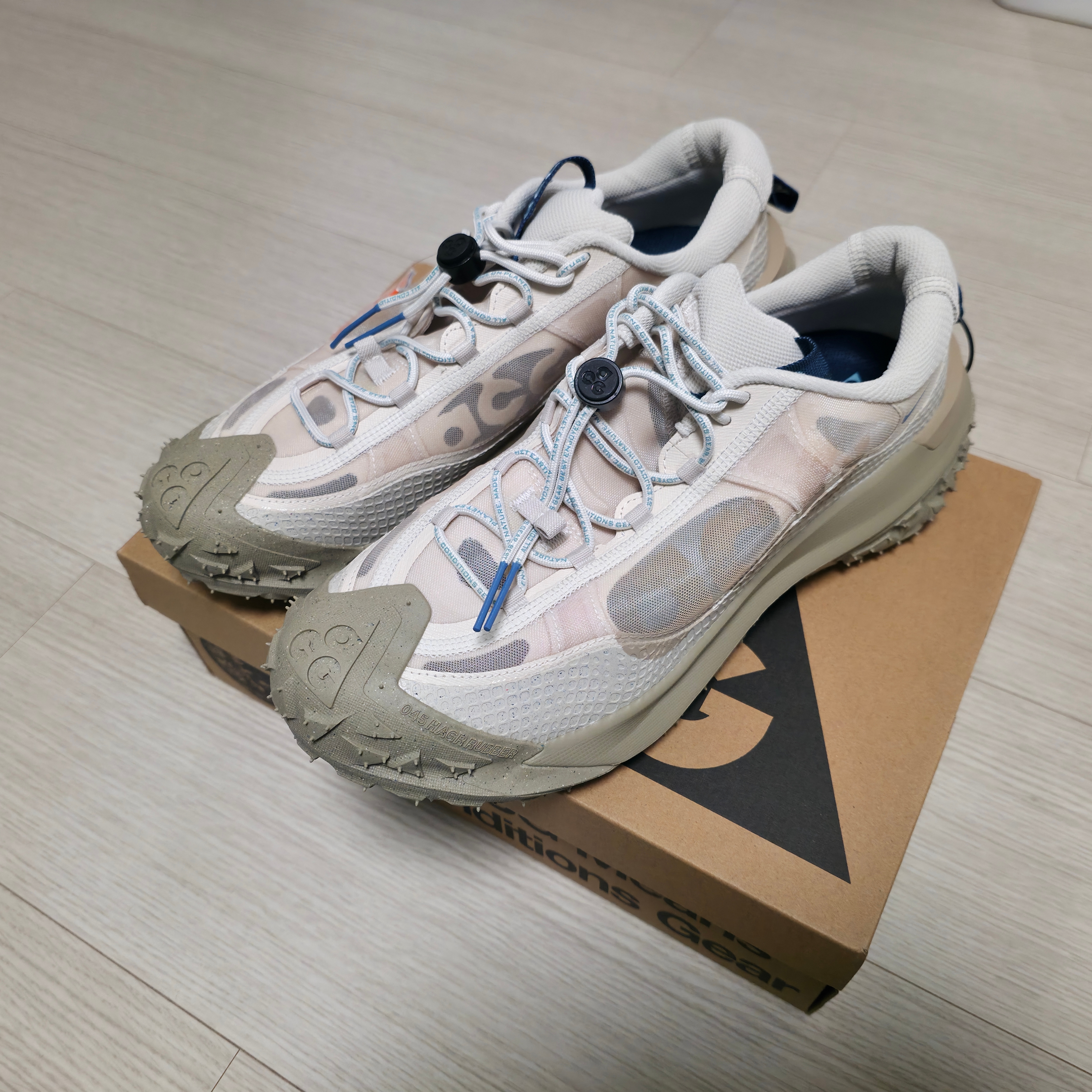 Nike ACG Mountain Fly 2 Low Light Orewood Brown Khaki 착용 스타일