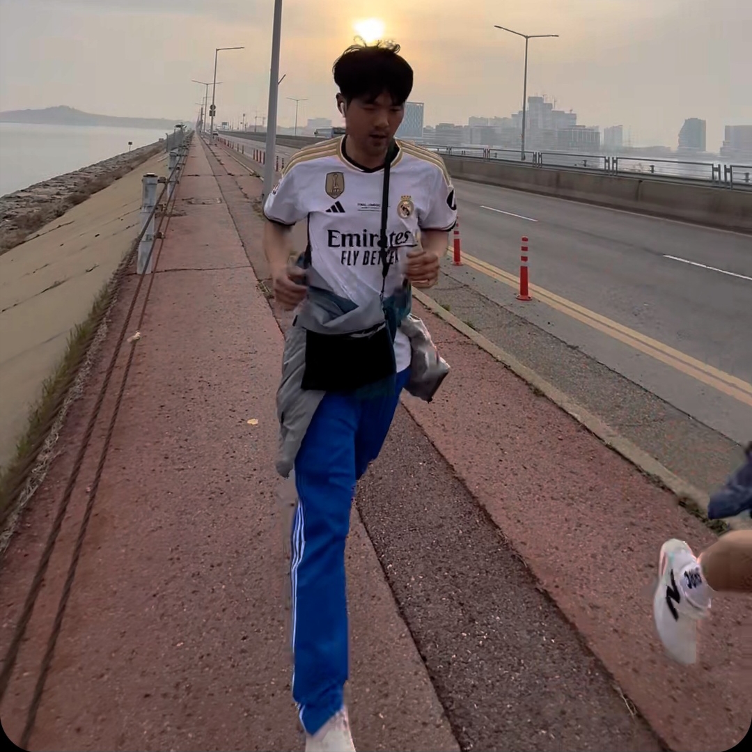 Adidas Real Madrid 2023/24 Home Authentic Jersey White - US Sizing (Non Marking Ver.), Helinox x NOS7 Windbreaker Grey Blue 착용 스타일
