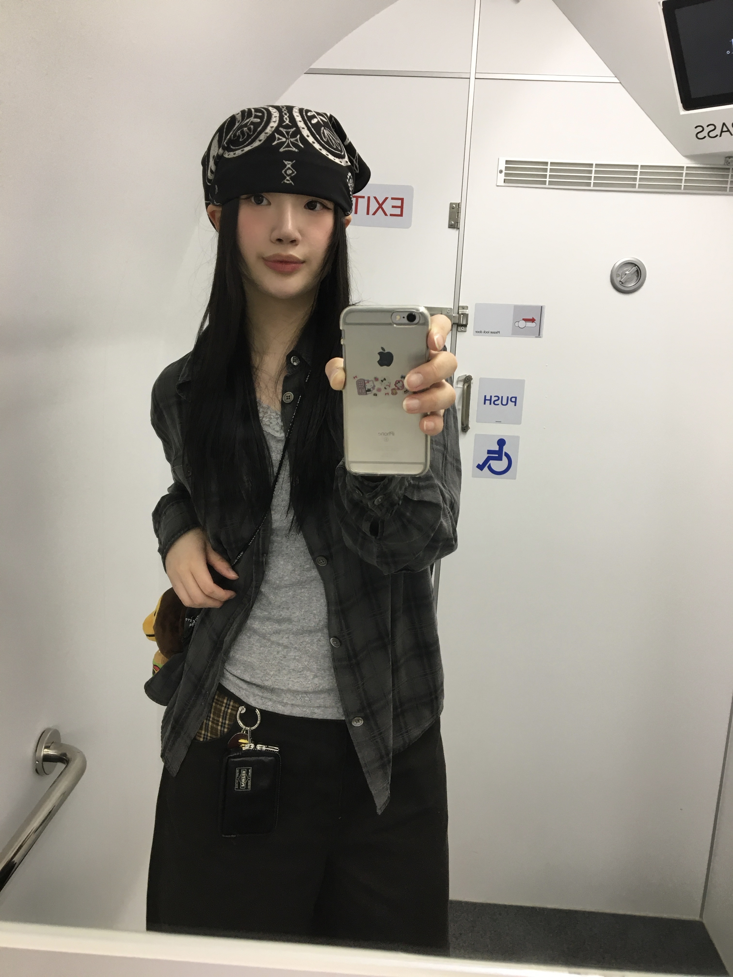 베이프 베이비 마일로 모바일 백 1 브라운, 포터 프리스타일 멀티 코인 케이스 블랙 착용 스타일 - 2