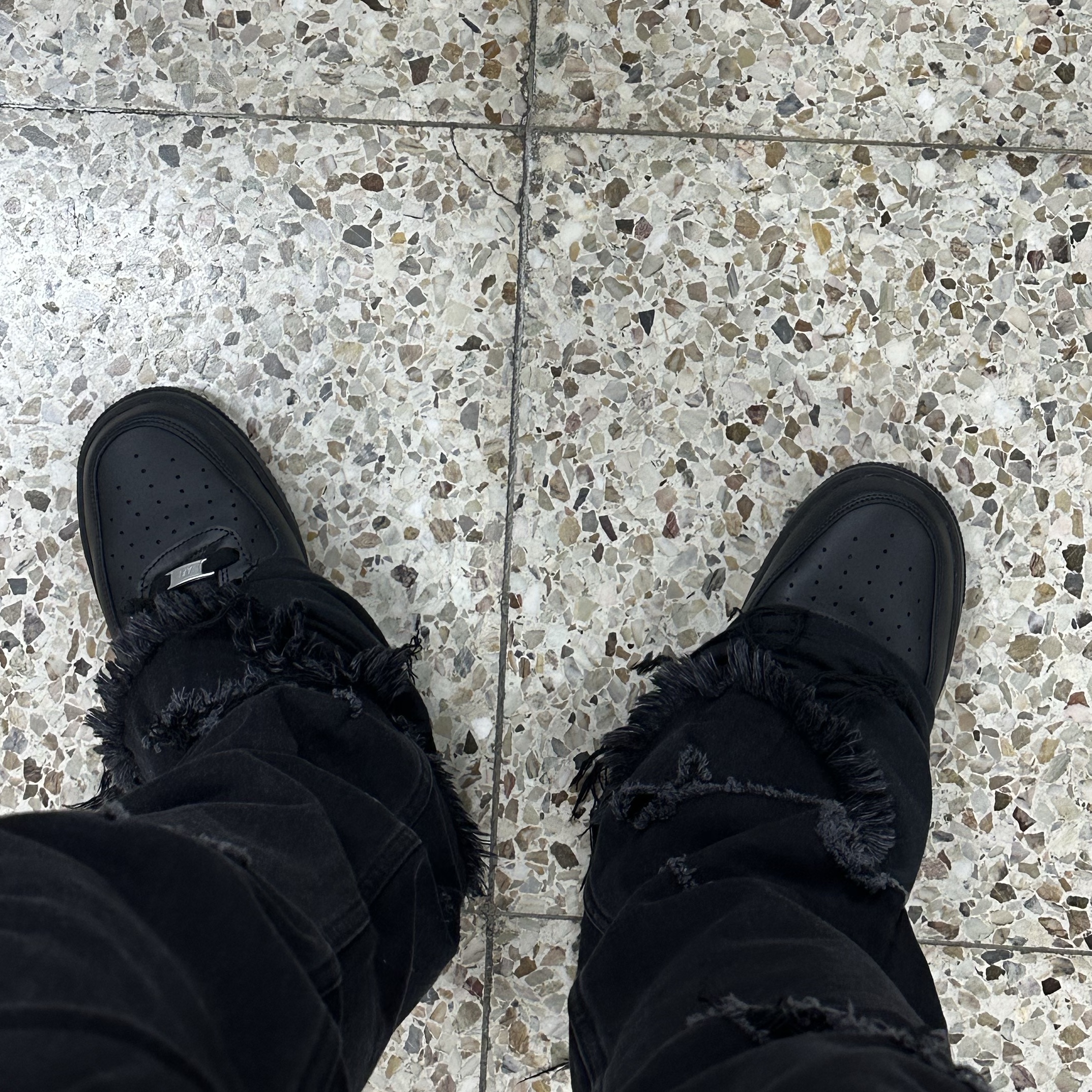 Nike Air Force 1 '07 Low Triple Black, Undermycar Crewgu Double Layered Flared Jeans Moonless Night - 23FW 착용 스타일 - 3