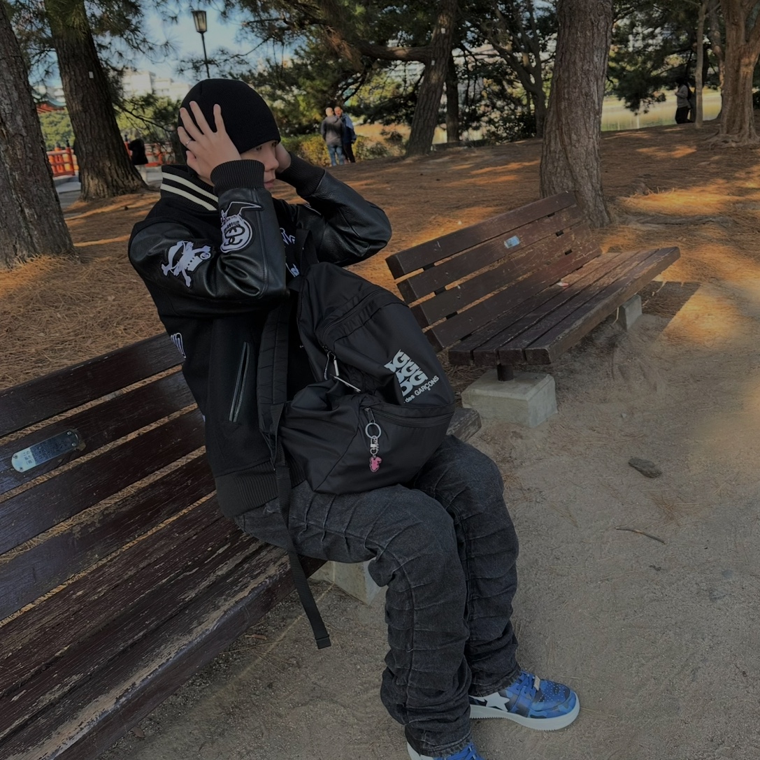 CDG Backpack Black 착용 스타일 - 3