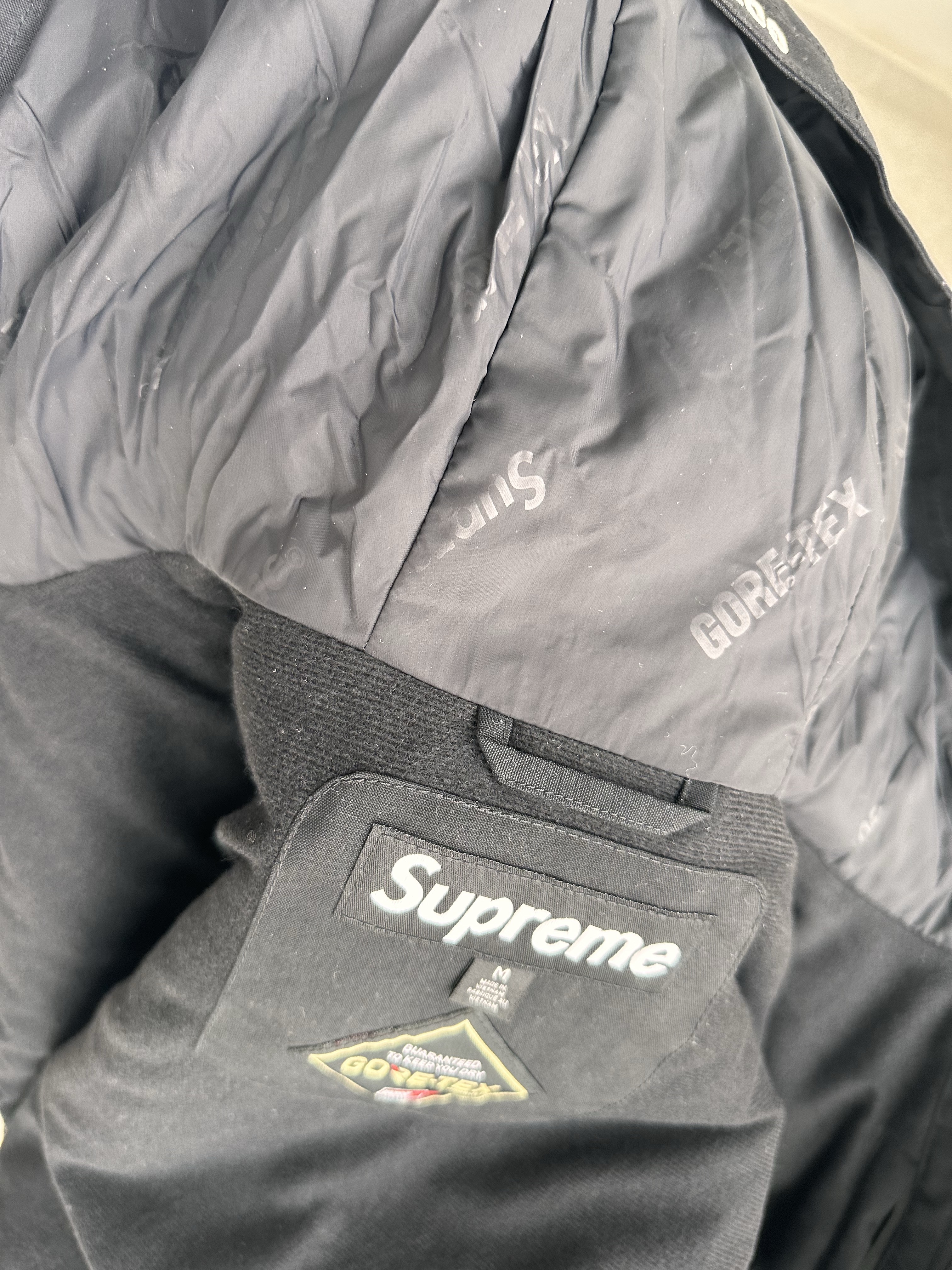 Supreme Gore-Tex Stripe Hooded Jacket Black - 25SS, Supreme Lightweight Moleskin 6-Panel Black - 24SS 착용 스타일 - 4