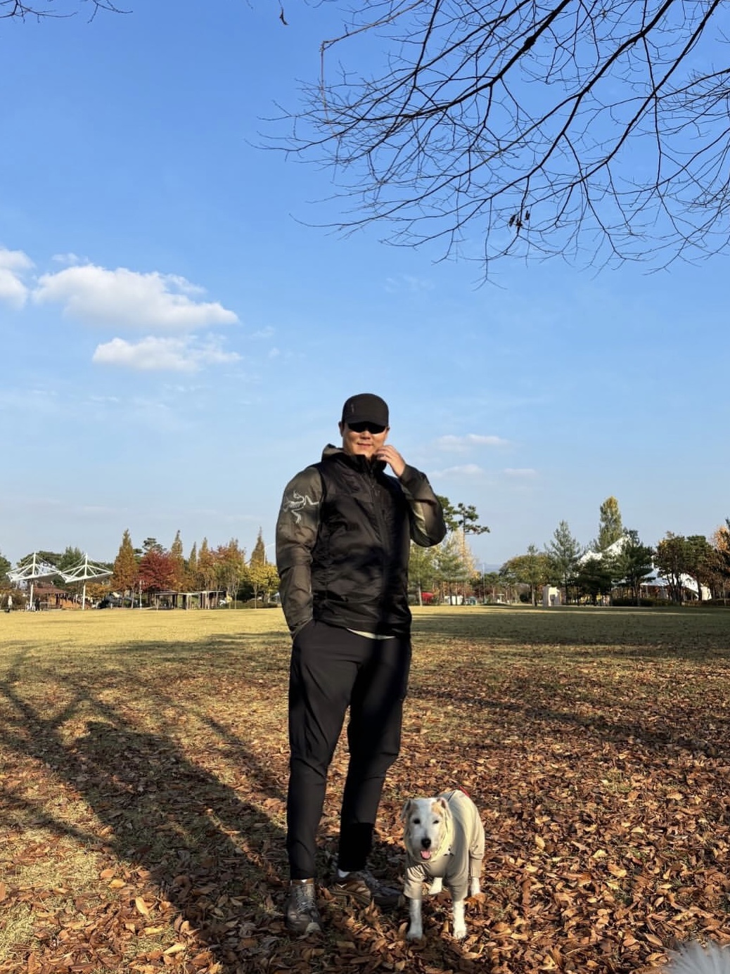Arc'teryx Norvan Cap Black, Arc'teryx Gilet Nuclei Vest Black 착용 스타일 - 2