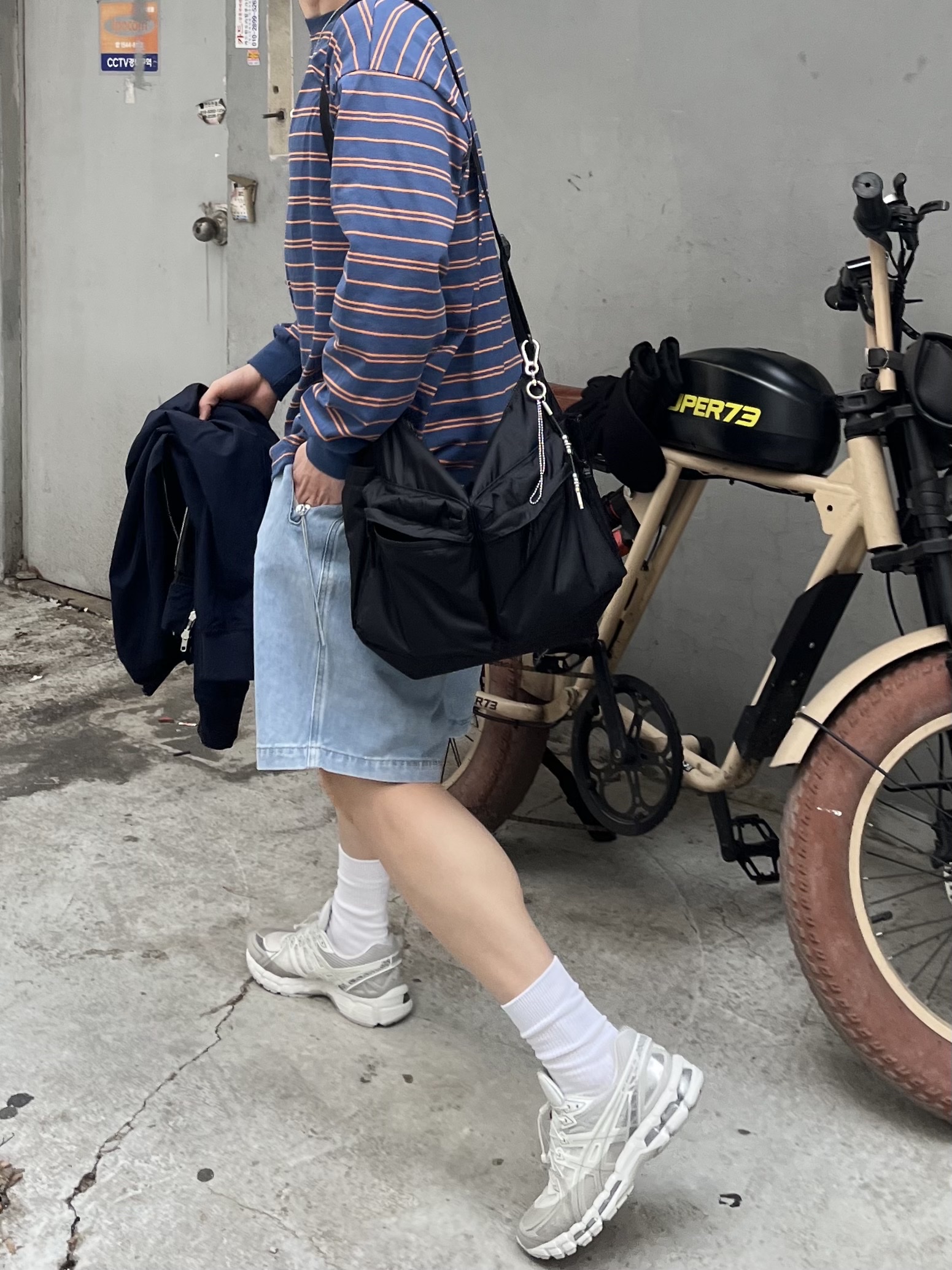 나이키 헤리티지 86 퓨추라 워시드 캡 블랙, 아식스 x 언어펙티드 젤 카야노 20 크림 레이크 그레이 착용 스타일 - 4