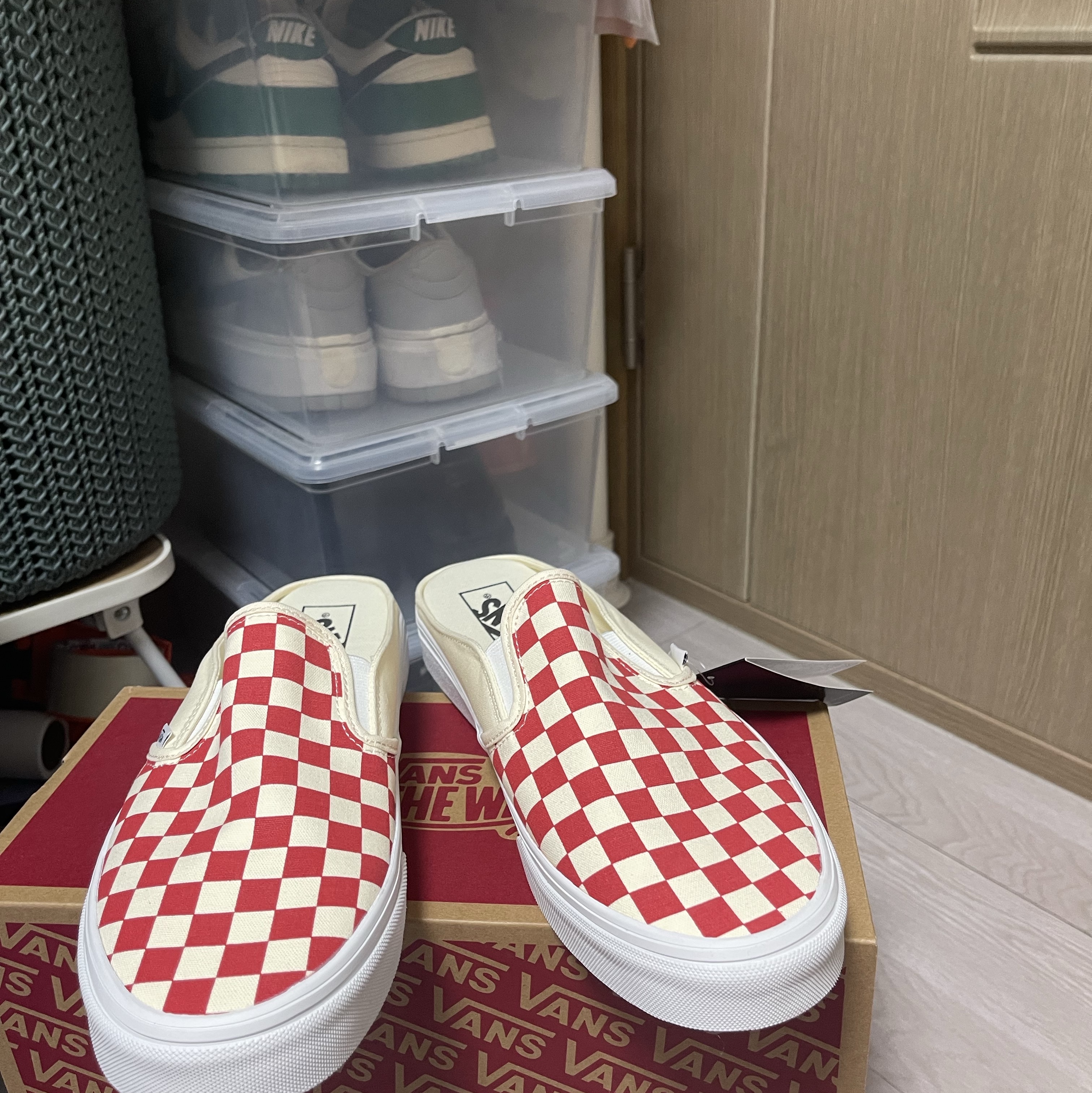 Vans Classic Slip-On Mule Checkerboard Red White 착용 스타일 - 2