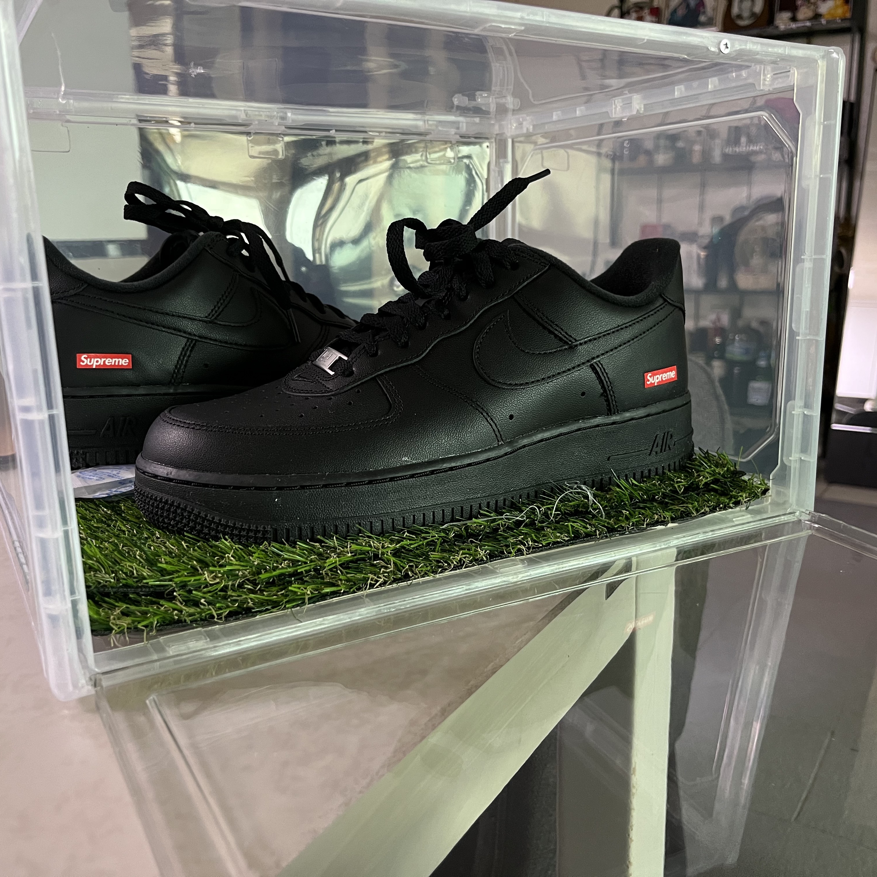 Nike x Supreme Air Force 1 Low Black 착용 스타일 - 1