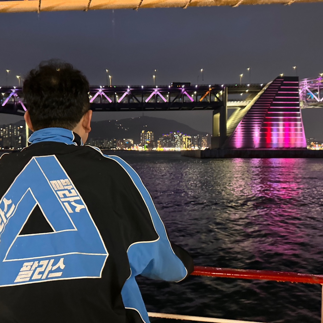 Palace Seoul 2 Seoul Track Jacket Black Blue - 25SS 착용 스타일