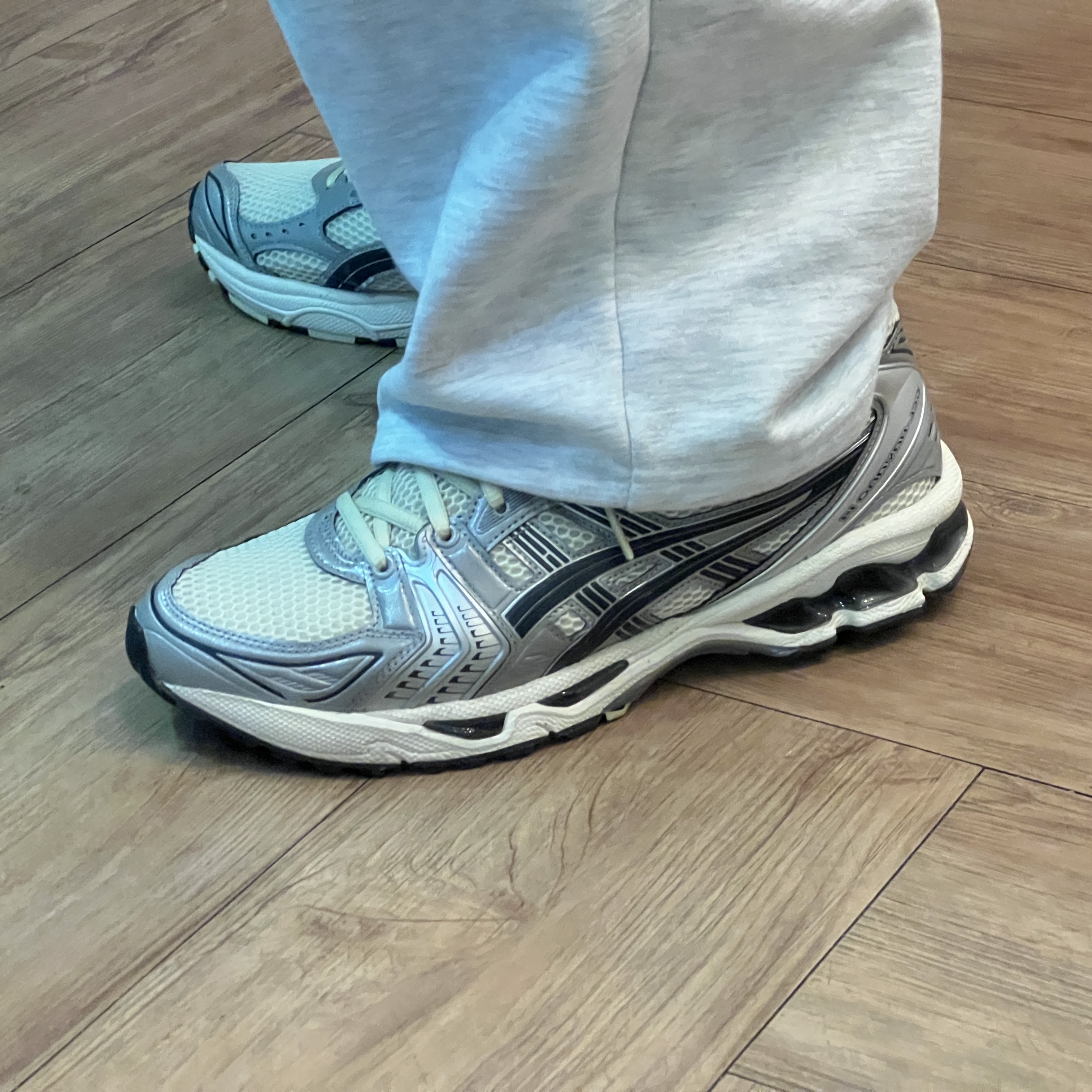 Asics Gel-Kayano 14 Oyster White Steeple Grey 착용 스타일