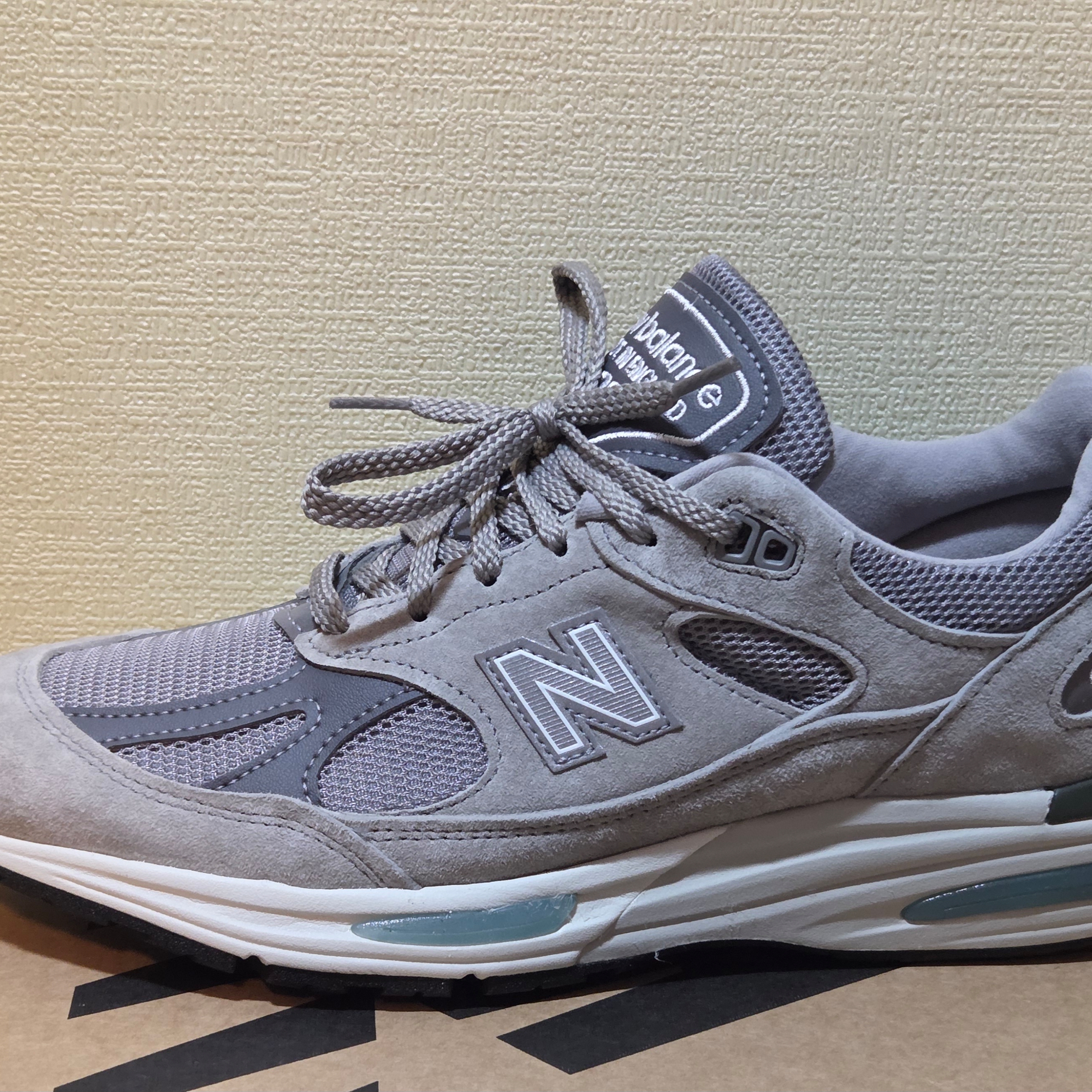 New Balance 991v2 Made in UK Rock Ridge Alloy Silver 착용 스타일 - 3