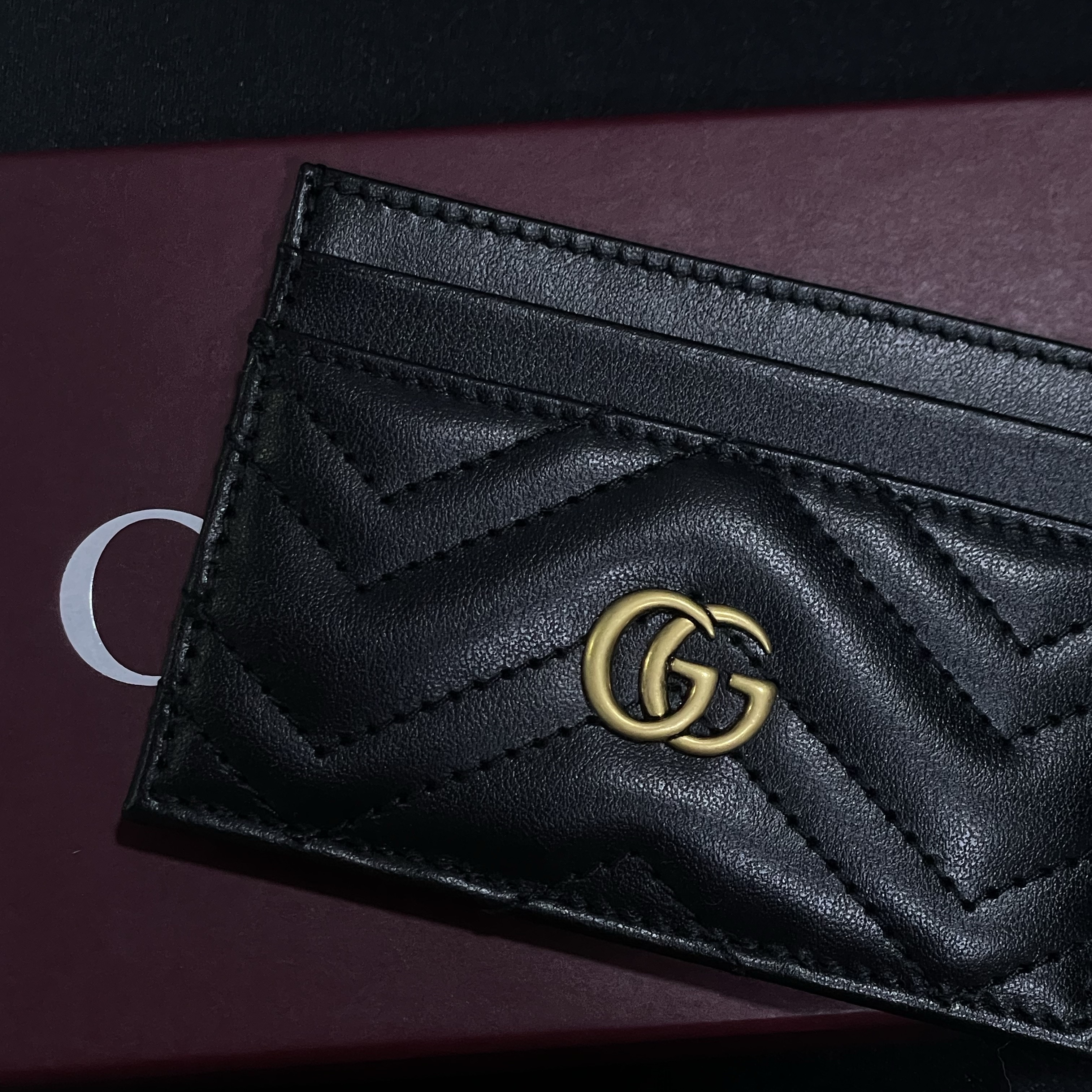 Gucci GG Marmont Card Case Black 착용 스타일