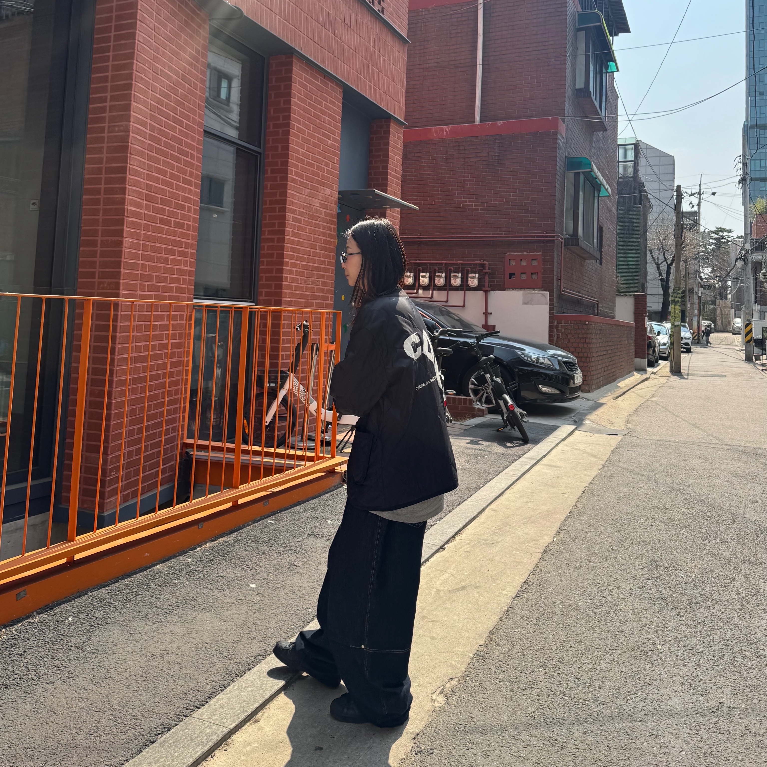 CDG x Alpha Industries Liner Jacket Black 착용 스타일 - 3